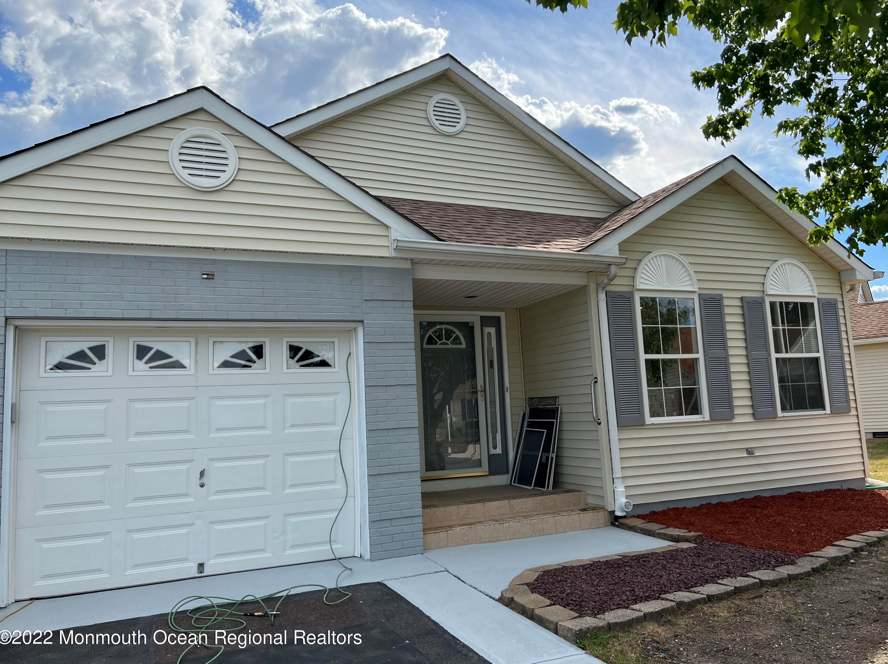 19 Winterton Dr, Toms River NJ  08757-6024 exterior