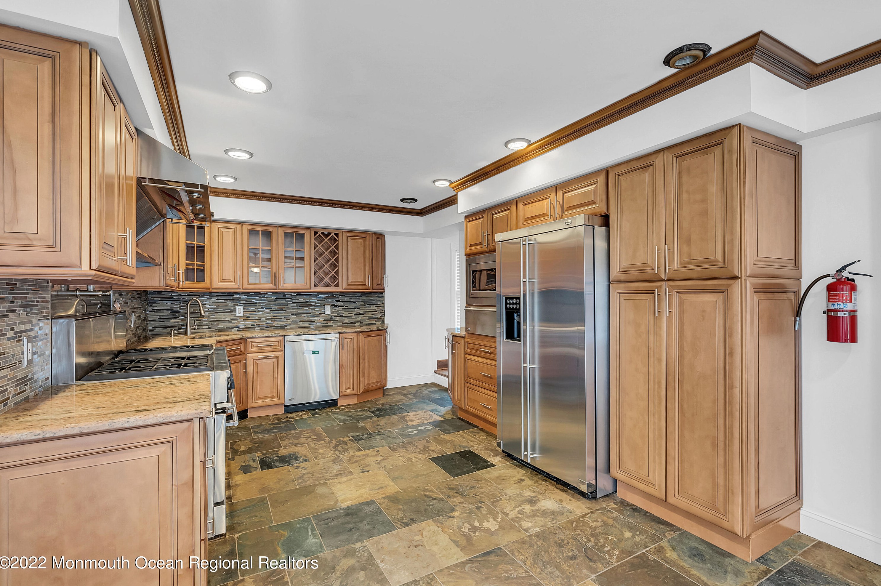 370 Park Ave, Oakhurst NJ  07755-1245 exterior