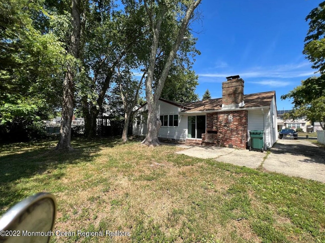 215 Twin Lakes Blvd, Tuckerton NJ  08087-1737 exterior