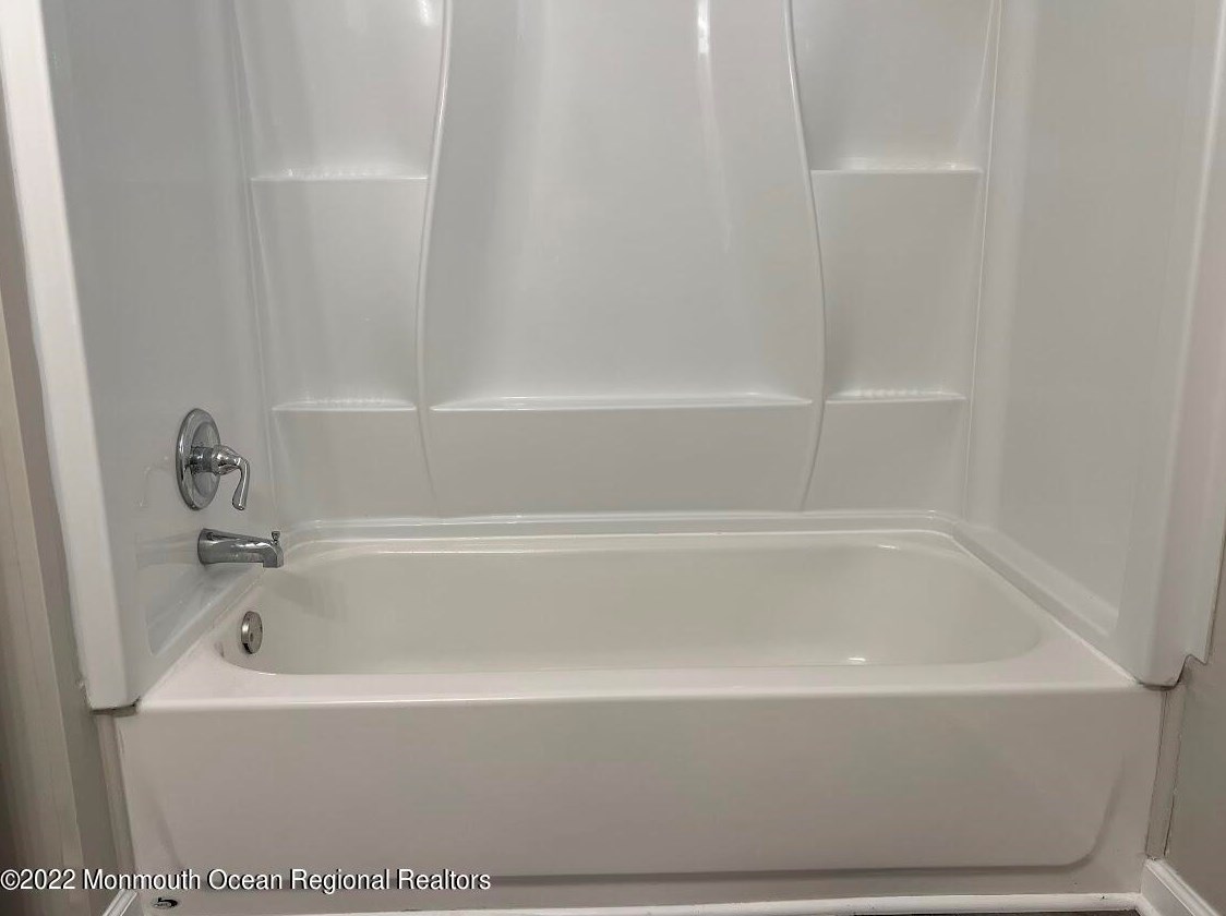 215 Twin Lakes Blvd, Tuckerton NJ  08087-1737 exterior