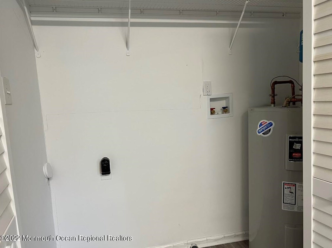 215 Twin Lakes Blvd, Tuckerton NJ  08087-1737 exterior