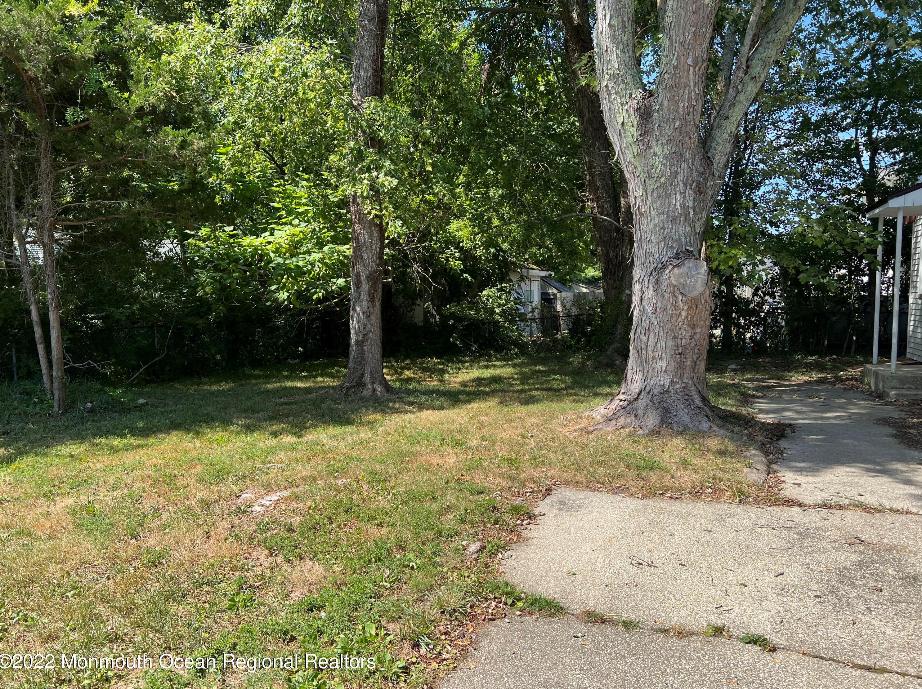 215 Twin Lakes Blvd, Tuckerton NJ  08087-1737 exterior