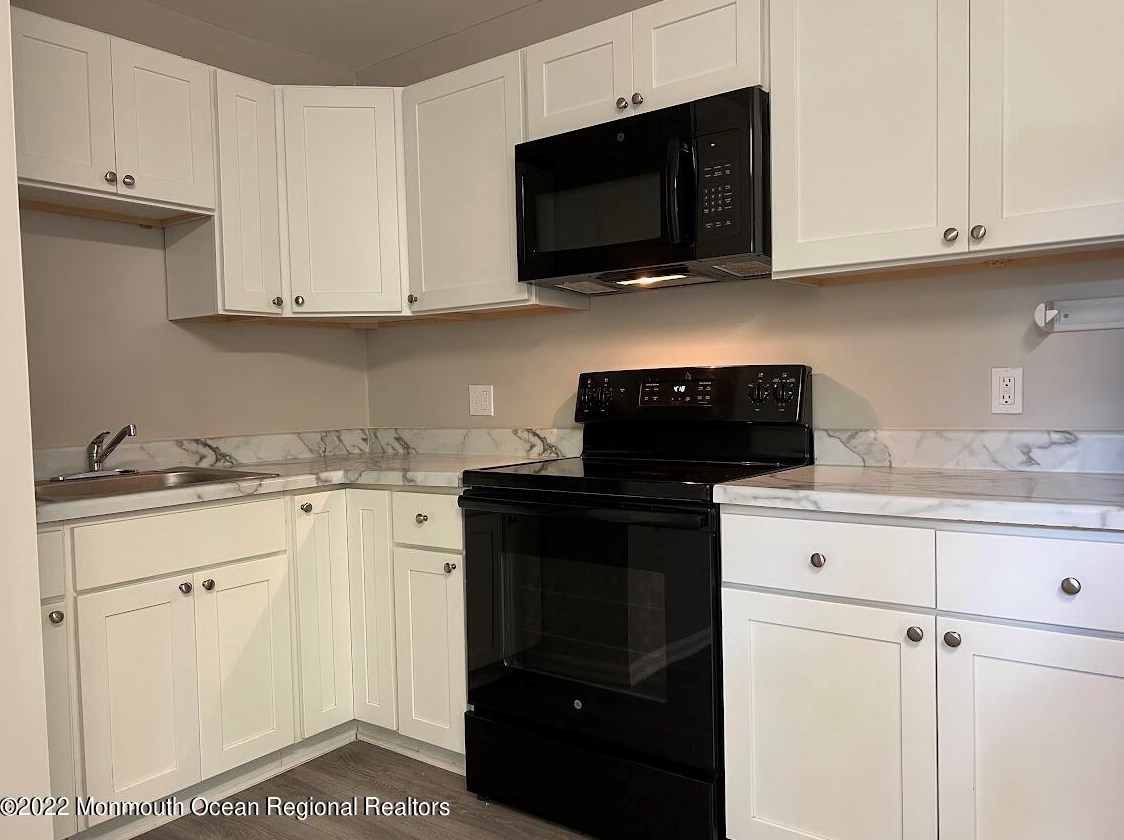 215 Twin Lakes Blvd, Tuckerton NJ  08087-1737 exterior