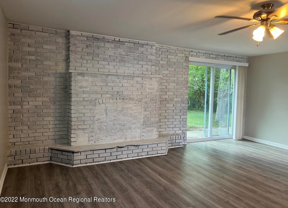 215 Twin Lakes Blvd, Tuckerton NJ  08087-1737 exterior