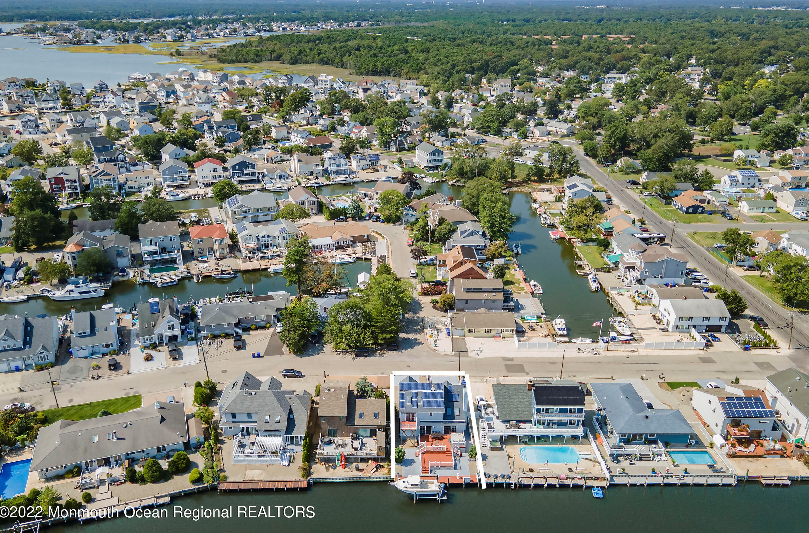 11 Longpoint Dr, Bricktown, NJ 08723