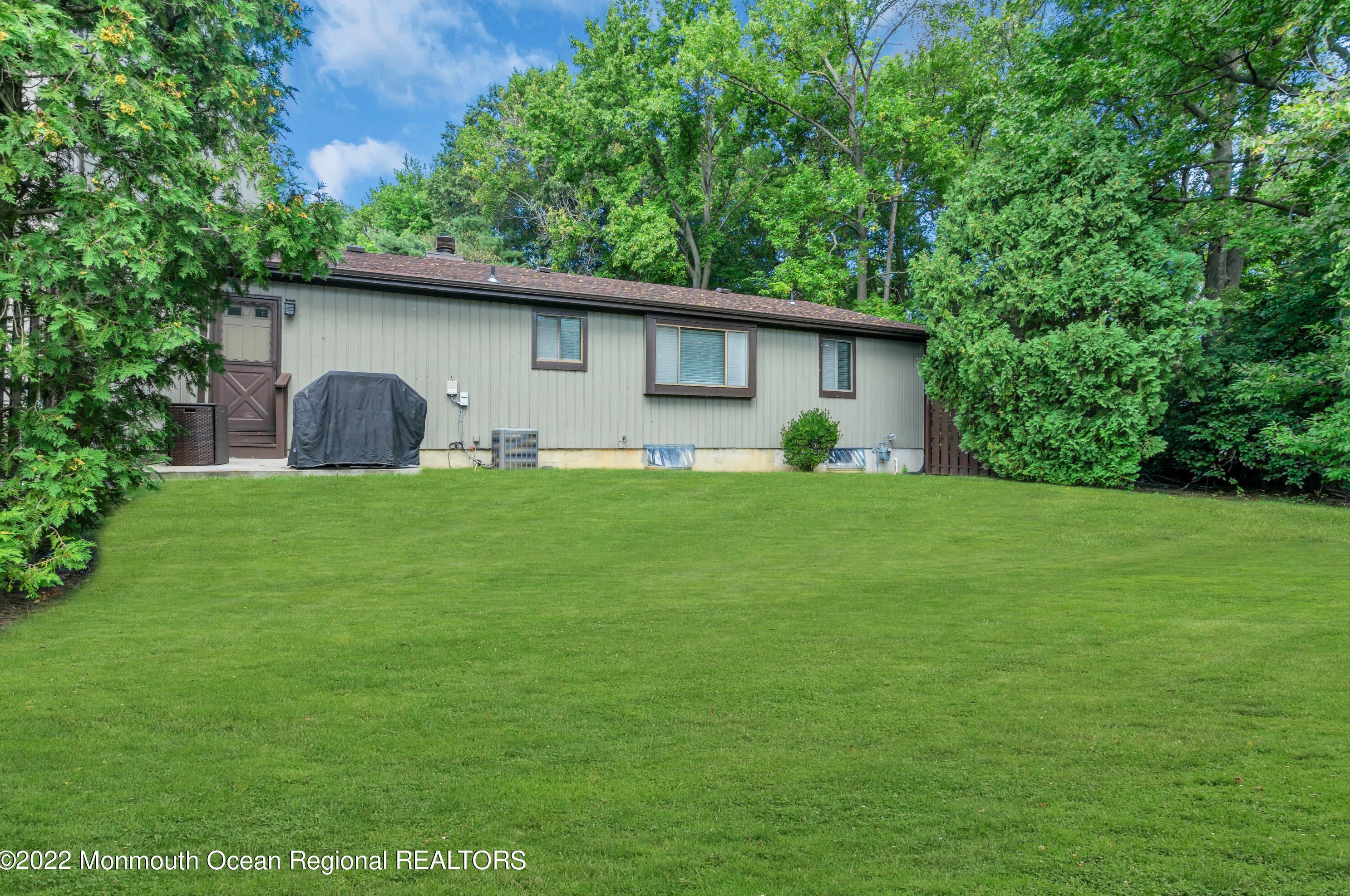 187 Heywood Ct, Matawan NJ 07747-3570 exterior