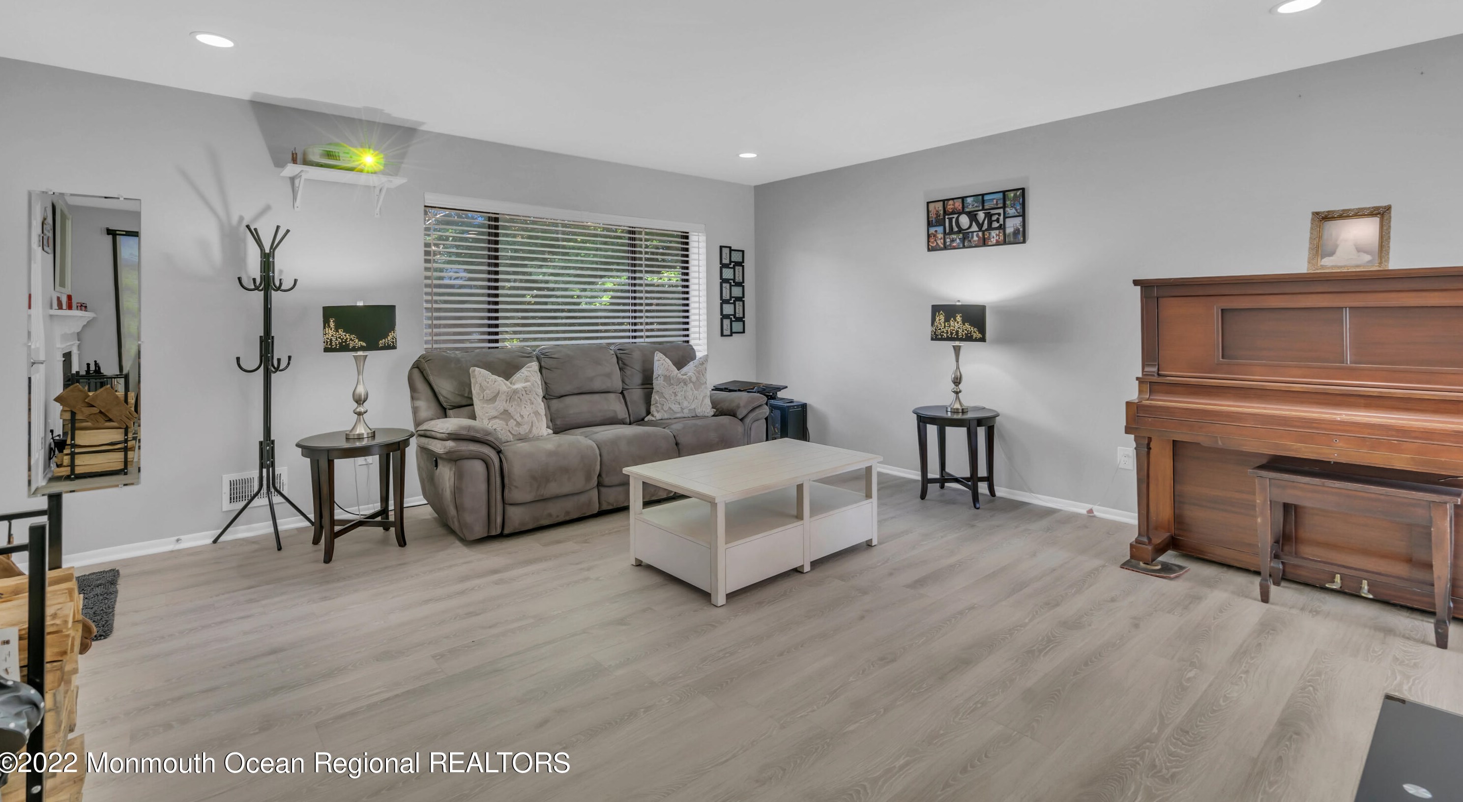 187 Heywood Ct, Matawan NJ 07747-3570 exterior