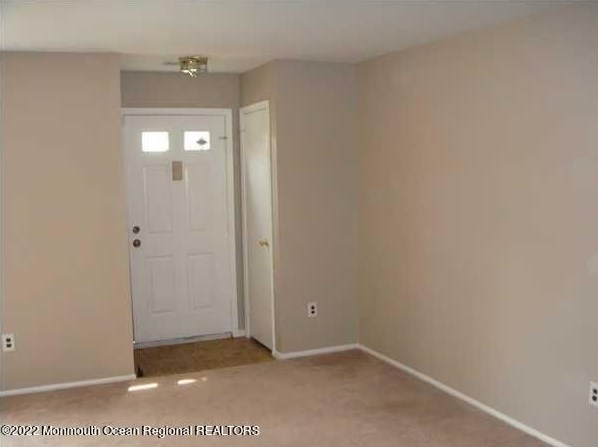 125 Dumbarton Hill Ct, Matawan NJ  07747-1863 exterior