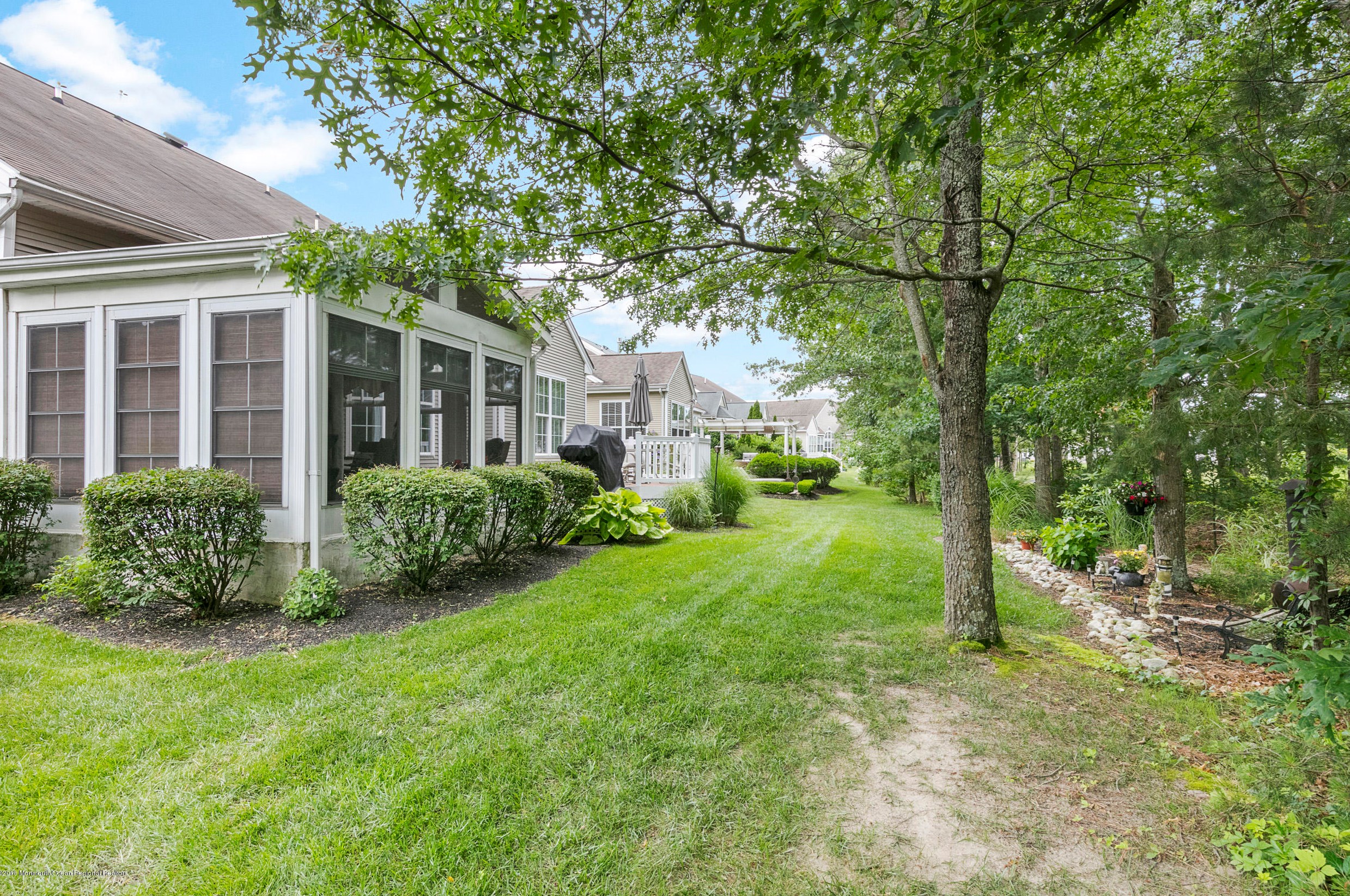 419 Golf Vw Dr, Tuckerton NJ  08087-4222 exterior