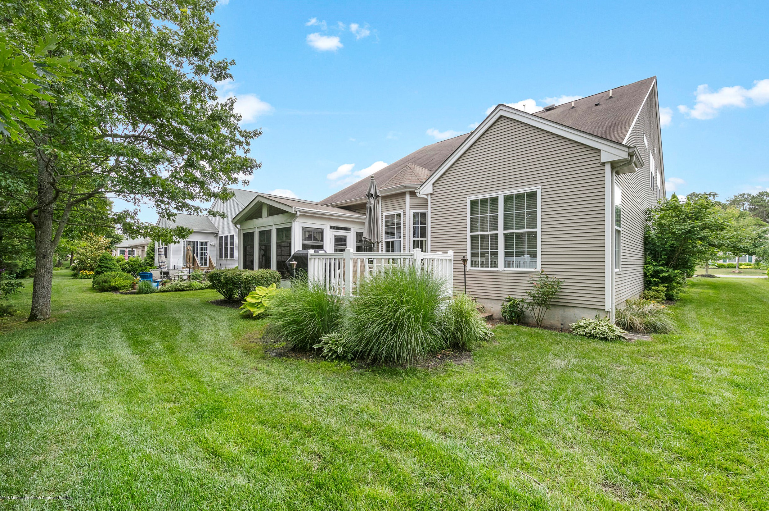 419 Golf Vw Dr, Tuckerton NJ  08087-4222 exterior