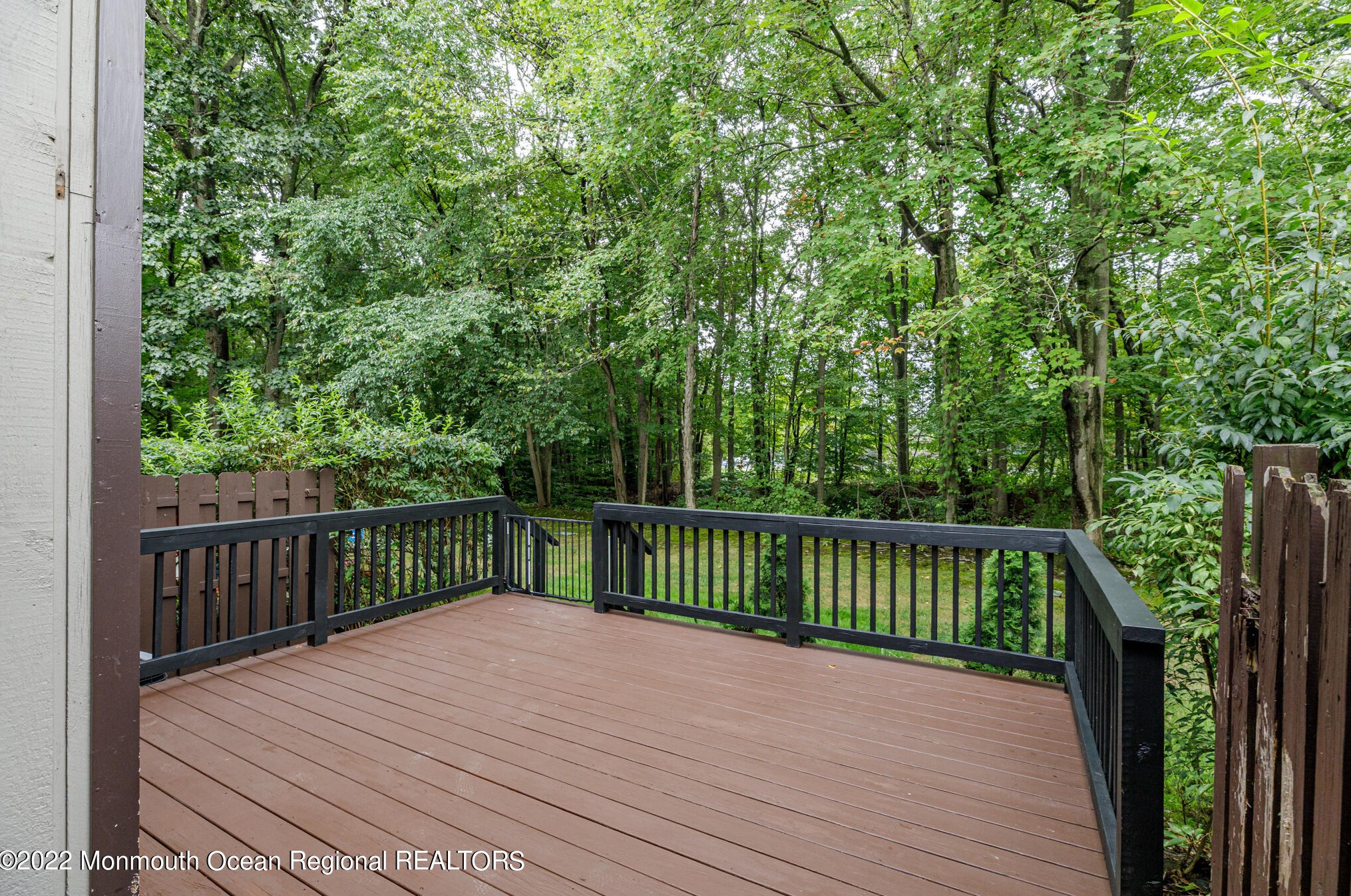 37 Laurie Ct, Matawan NJ  07747-3555 exterior