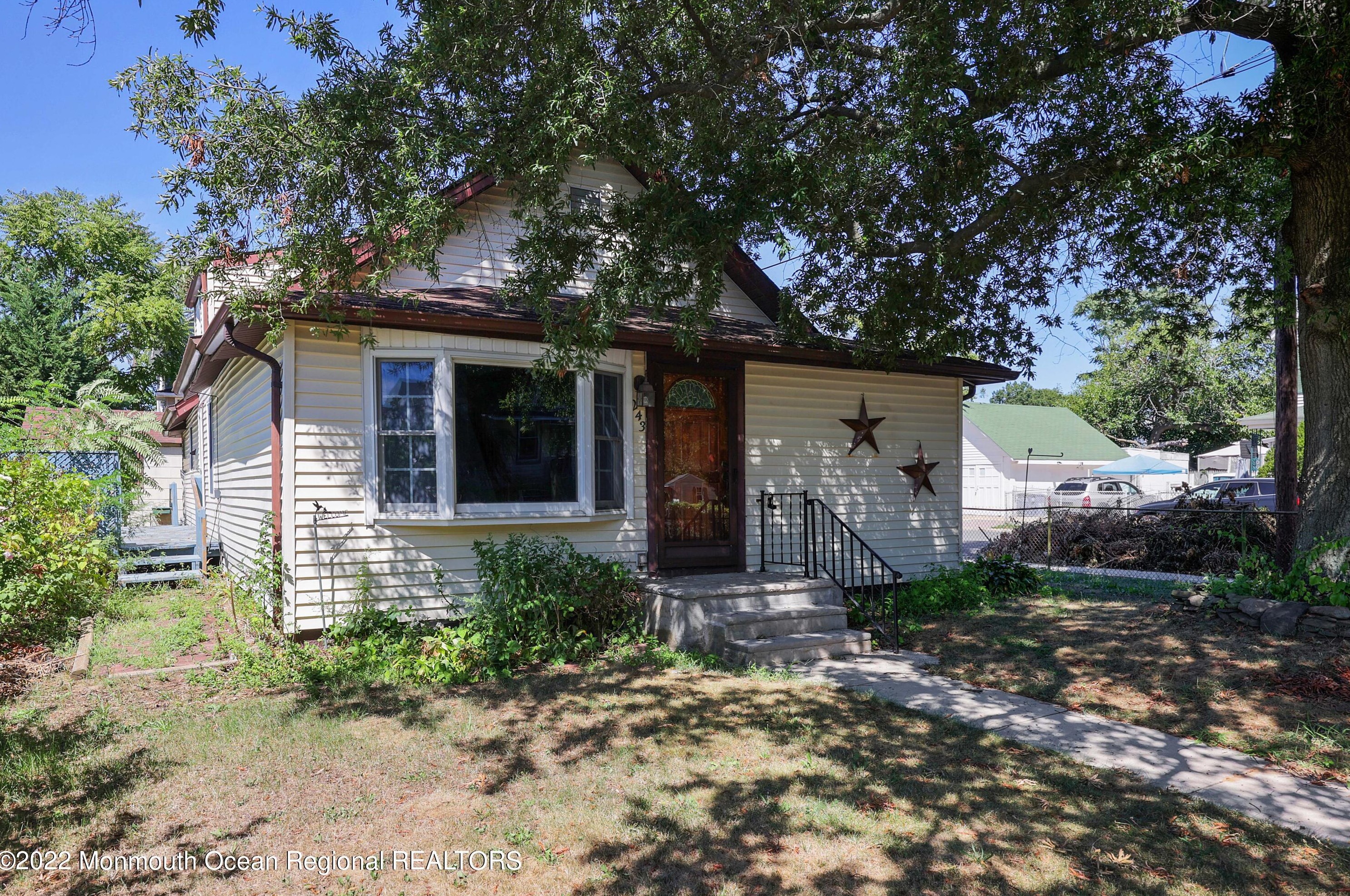 243 Seeley Ave, Ideal Beach NJ  07734-1143 exterior