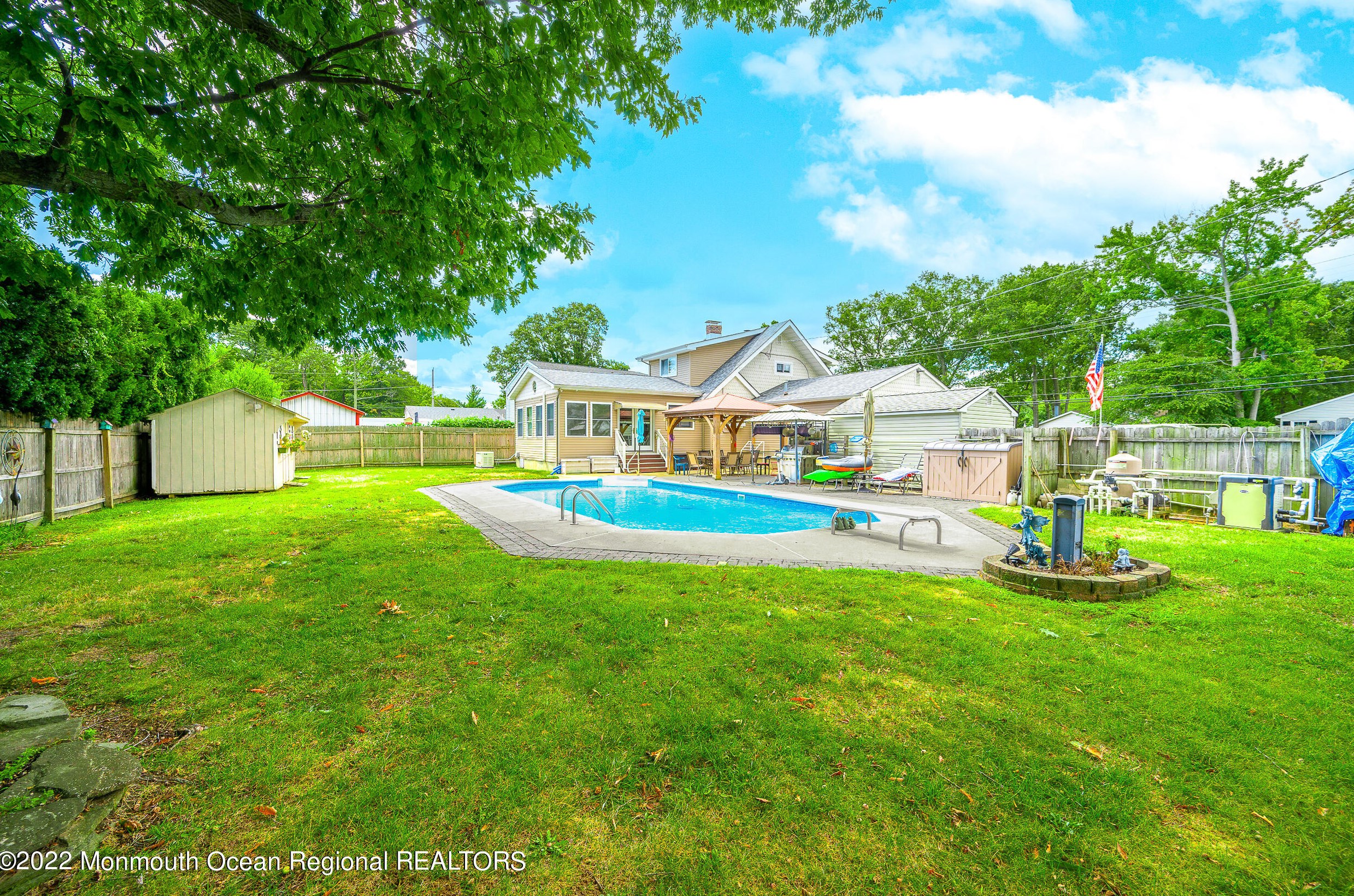 144 Laurel Ave, Ideal Beach NJ  07734-2953 exterior