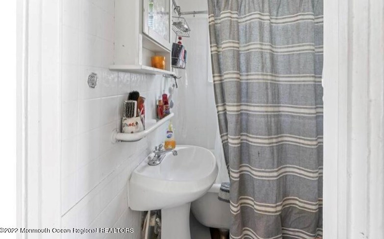 111 7 Ave, Belmar NJ  07719-2205 exterior