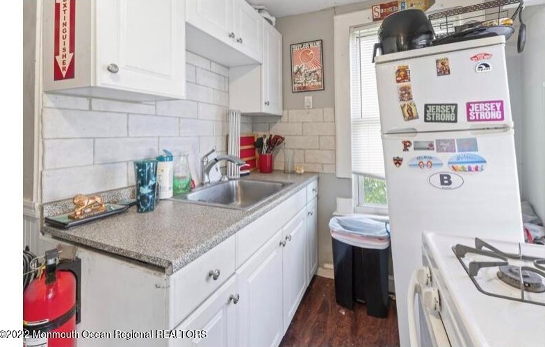 111 7 Ave, Belmar NJ  07719-2205 exterior