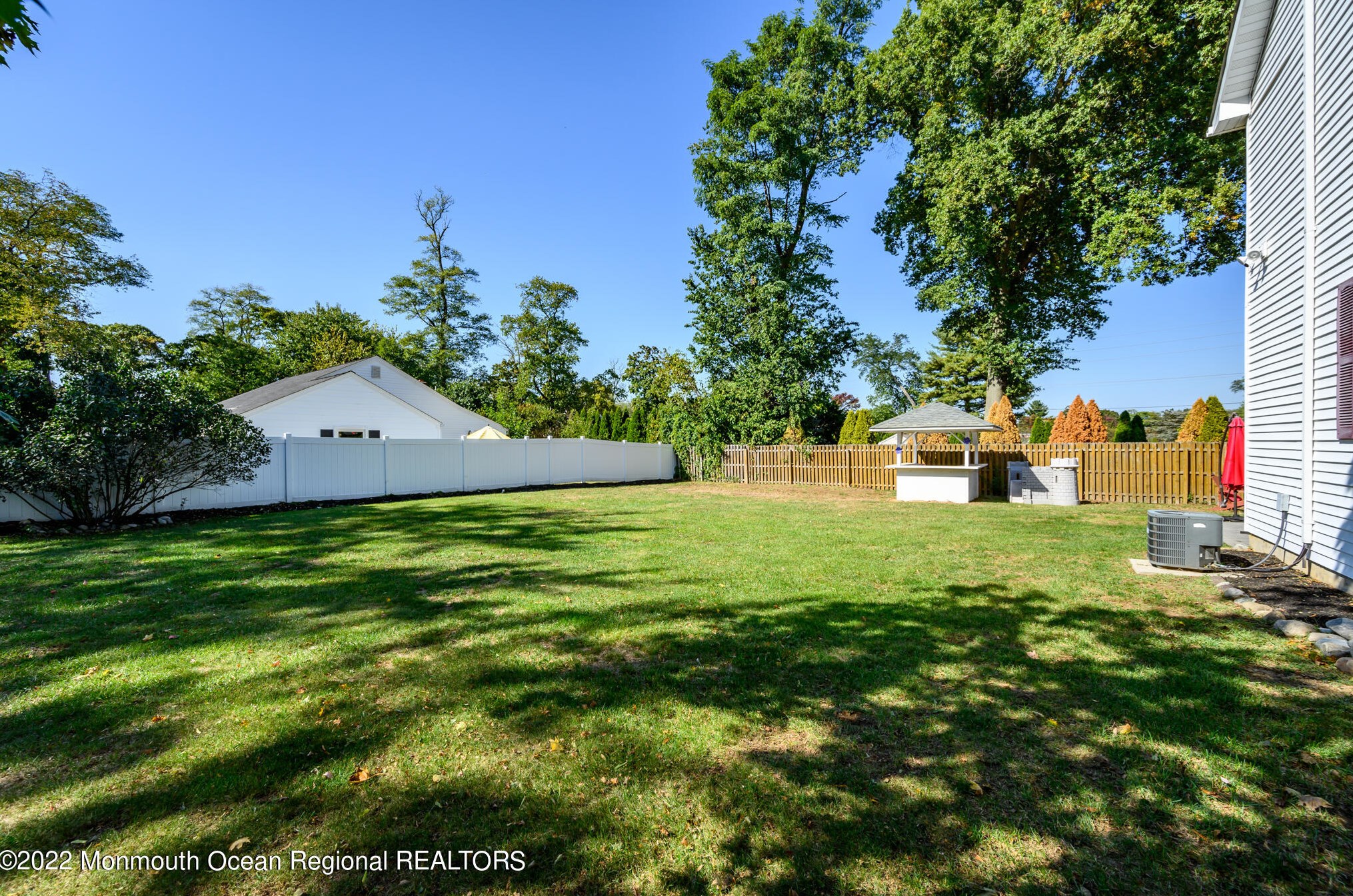 558 Hopping Rd, Belford NJ  07718-1188 exterior