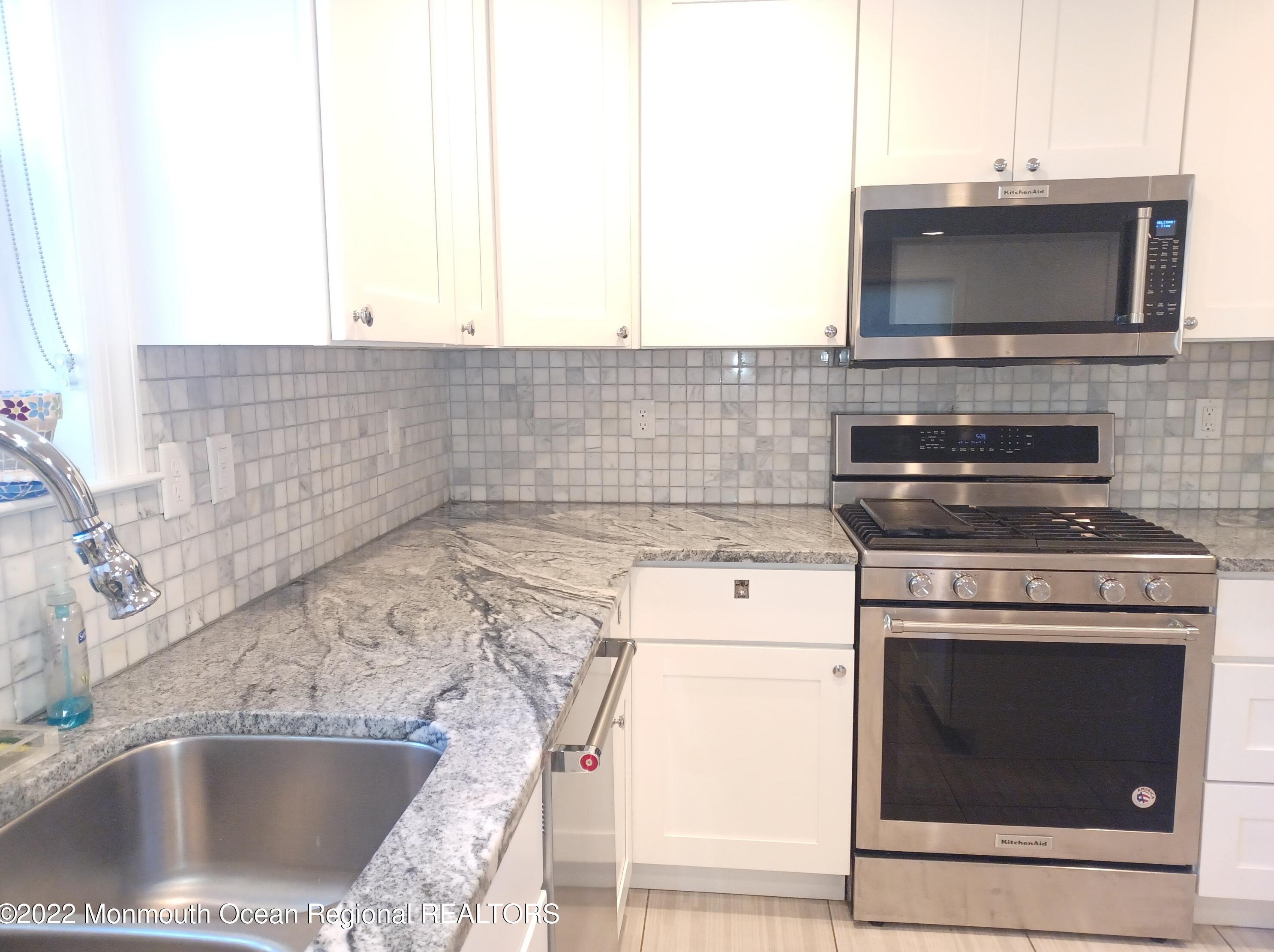 241 Woodcrest Rd, Oakhurst NJ  07755-1462 exterior