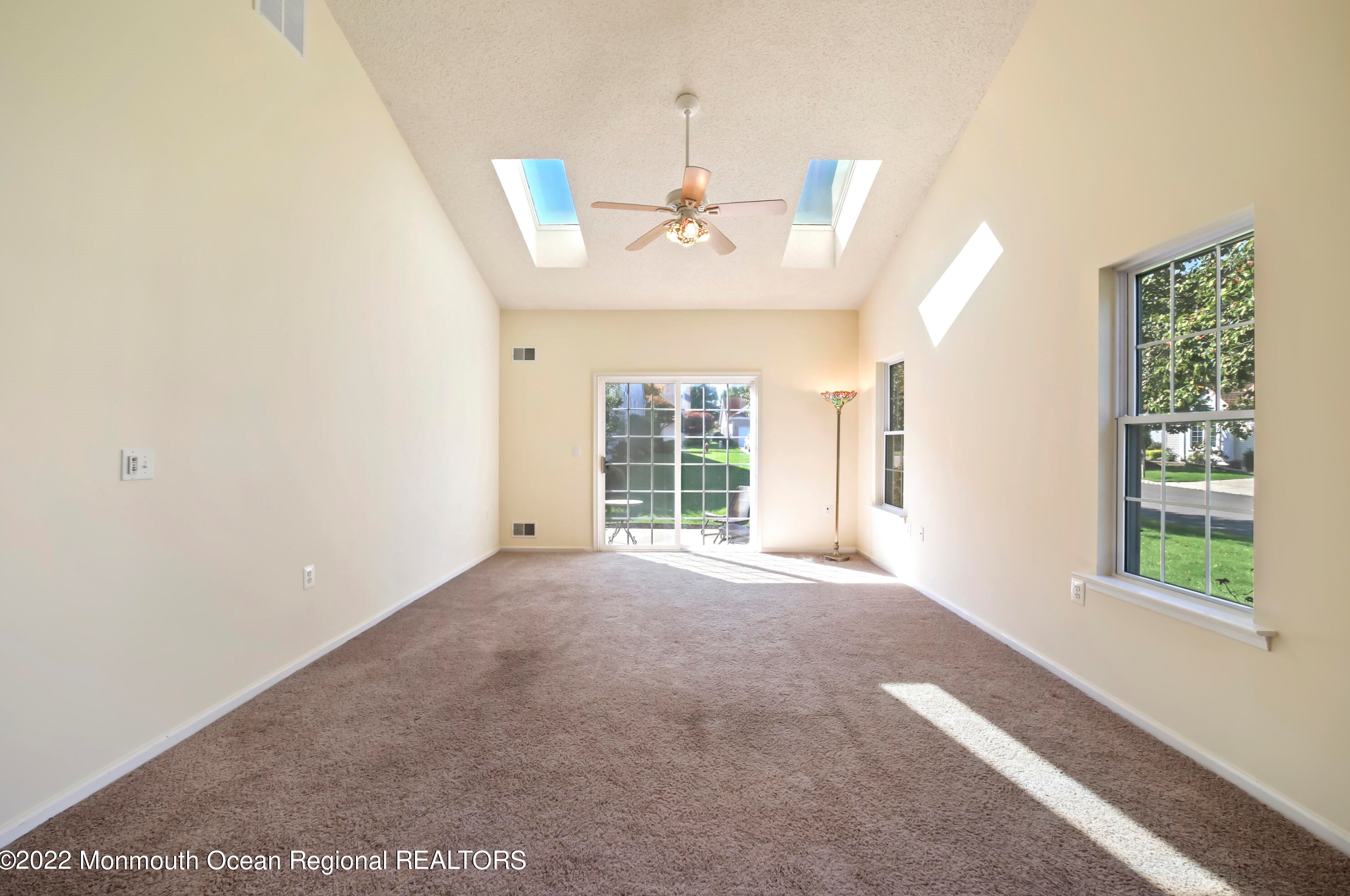 1 Severn Way, Monroe Twp NJ  08831-2672 exterior