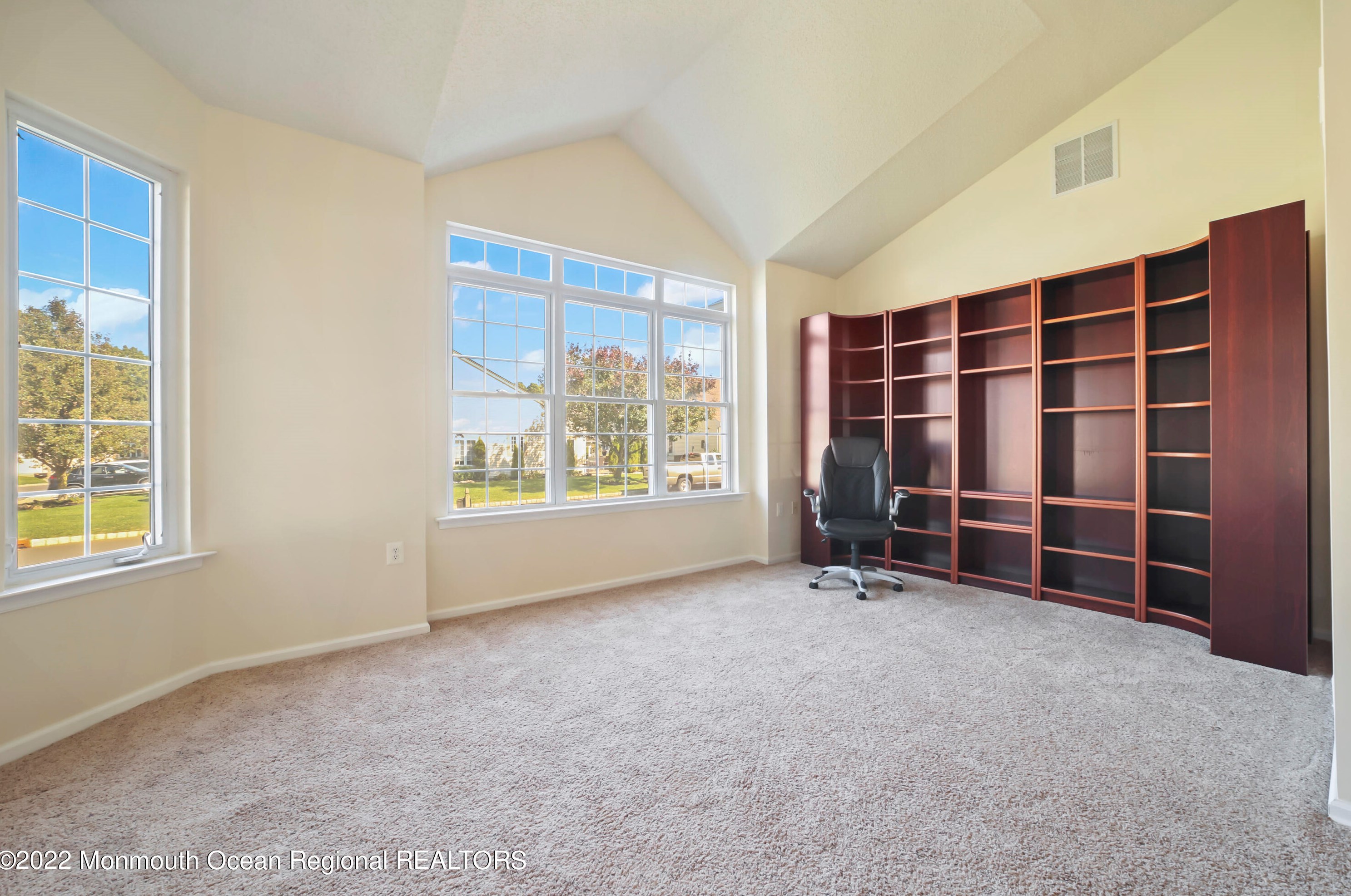 1 Severn Way, Monroe Twp NJ  08831-2672 exterior