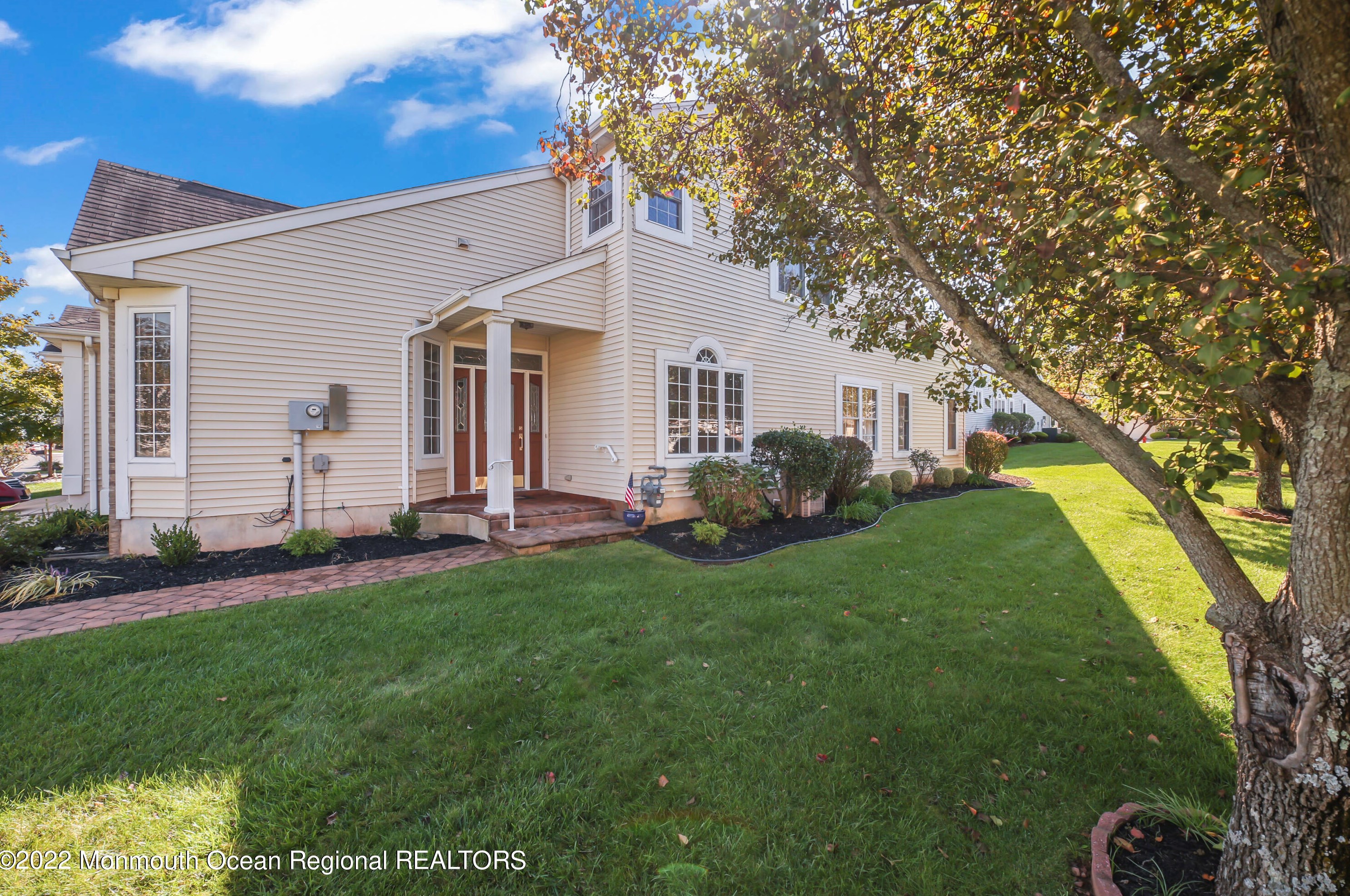 1 Severn Way, Monroe Twp NJ  08831-2672 exterior