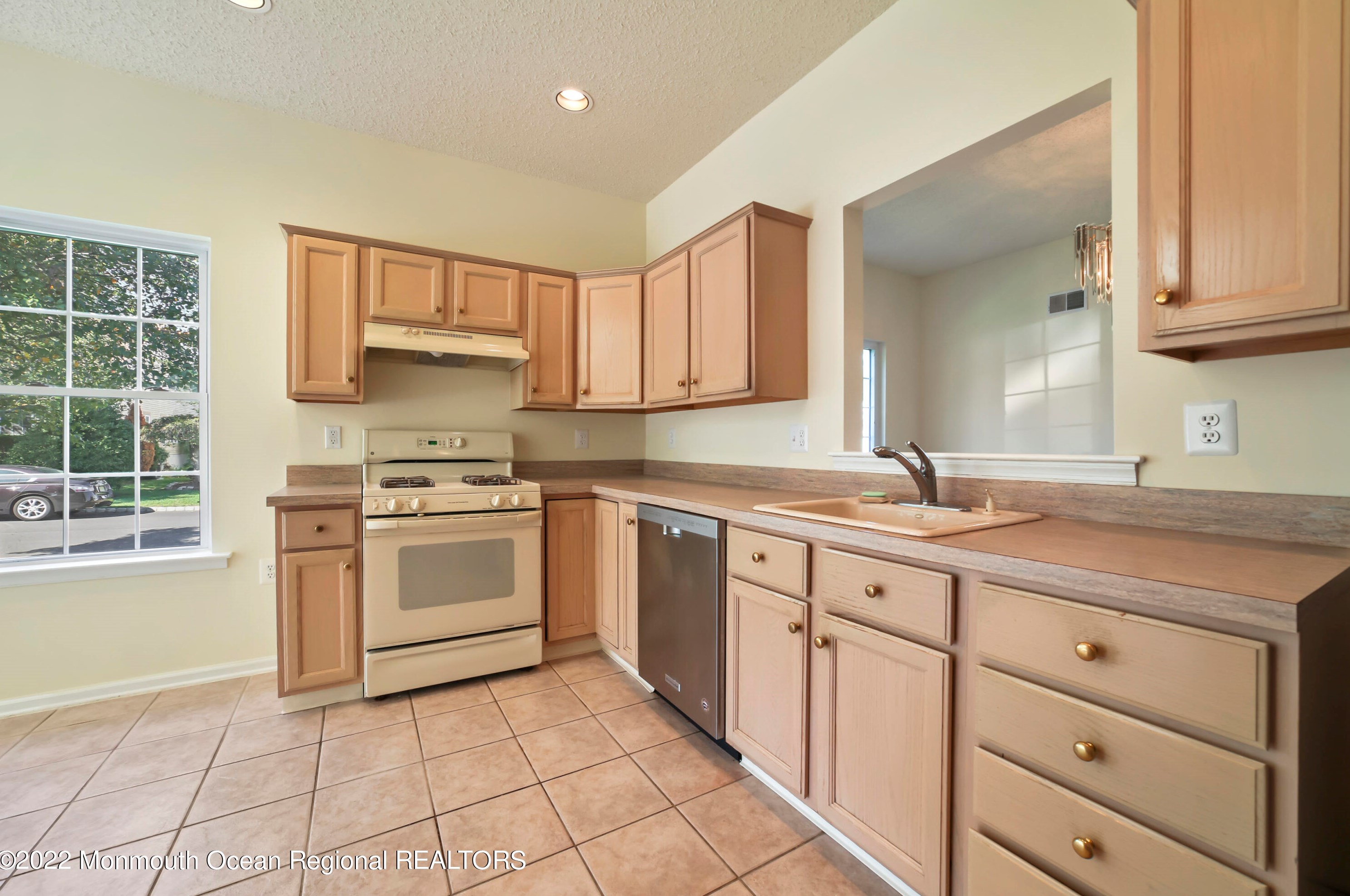 1 Severn Way, Monroe Twp NJ  08831-2672 exterior