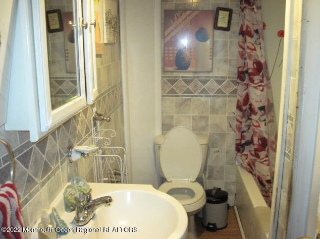 131 6th St, Ideal Beach NJ  07734-2905 exterior