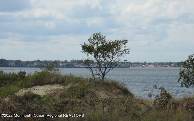 131 6th St, Ideal Beach NJ  07734-2905 exterior