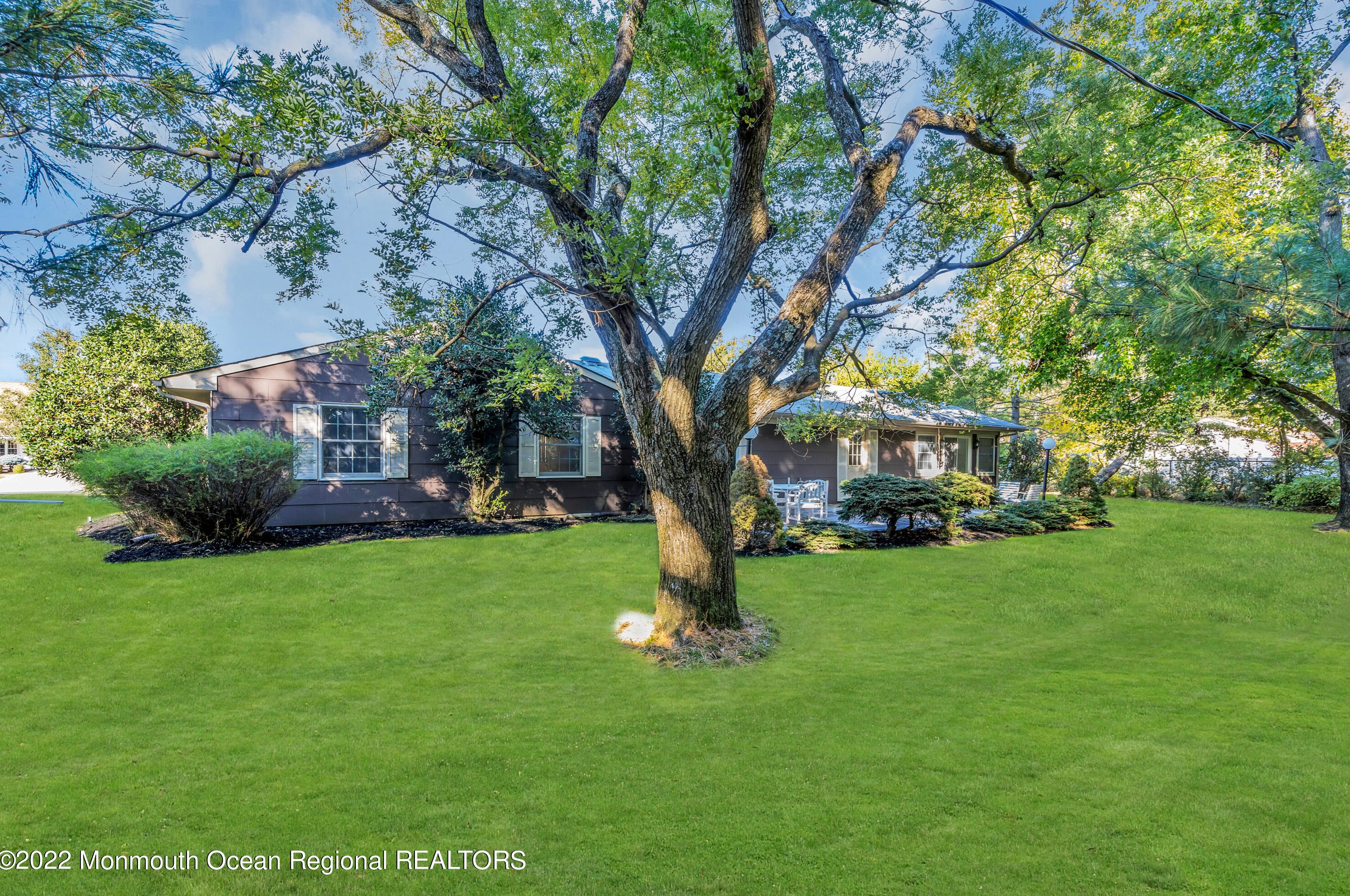 74 Idlewild Ln, Matawan NJ 07747-1534 exterior