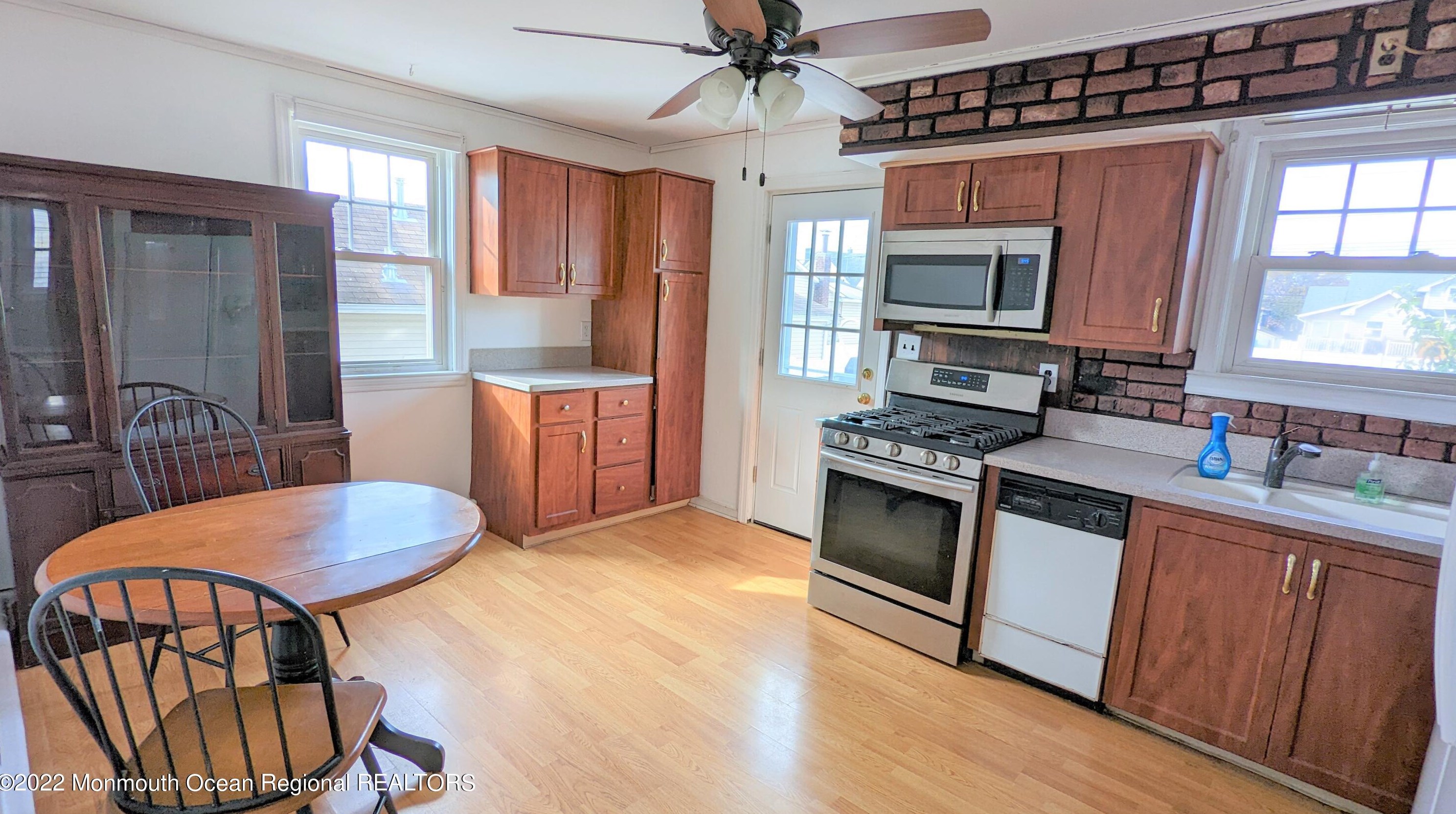 23 Lincoln Ct, Ideal Beach NJ  07734-1435 exterior