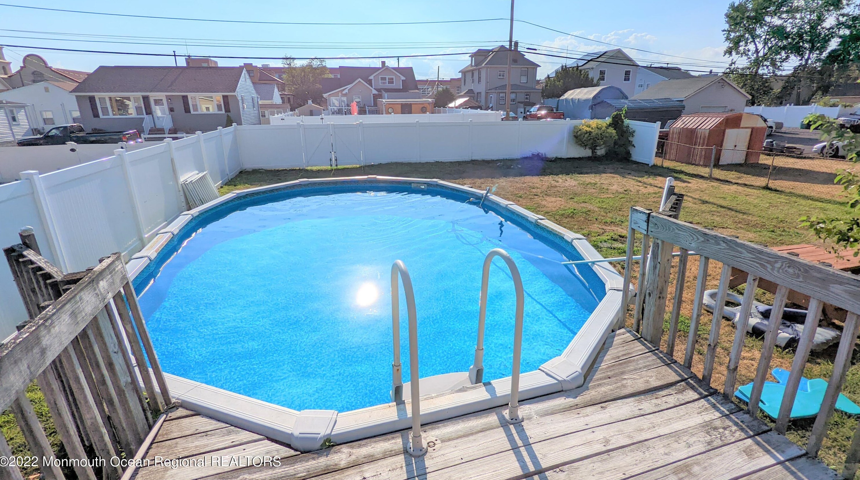 23 Lincoln Ct, Ideal Beach NJ  07734-1435 exterior