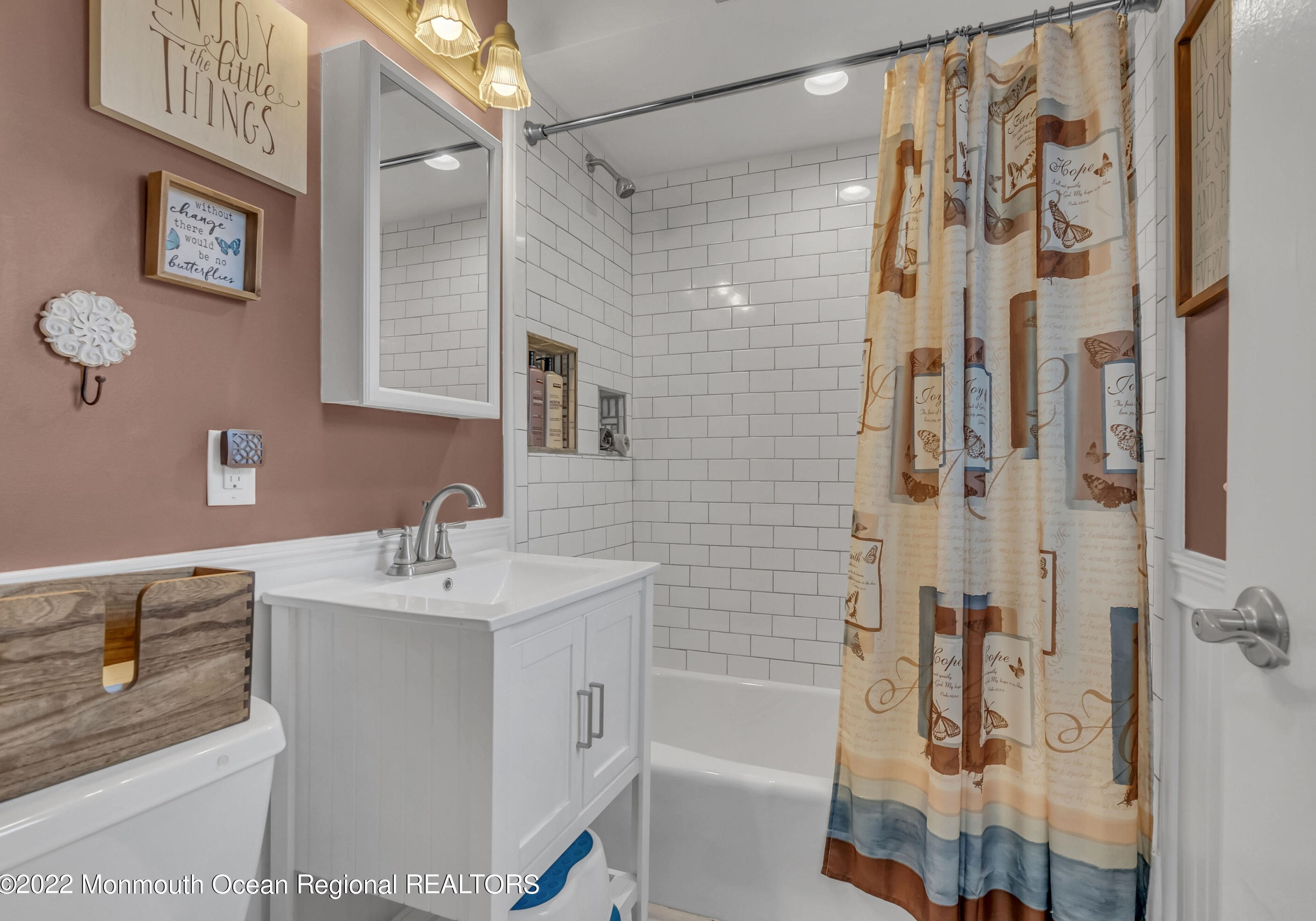 98 Aberdeen Rd, Matawan NJ 07747-2721 exterior