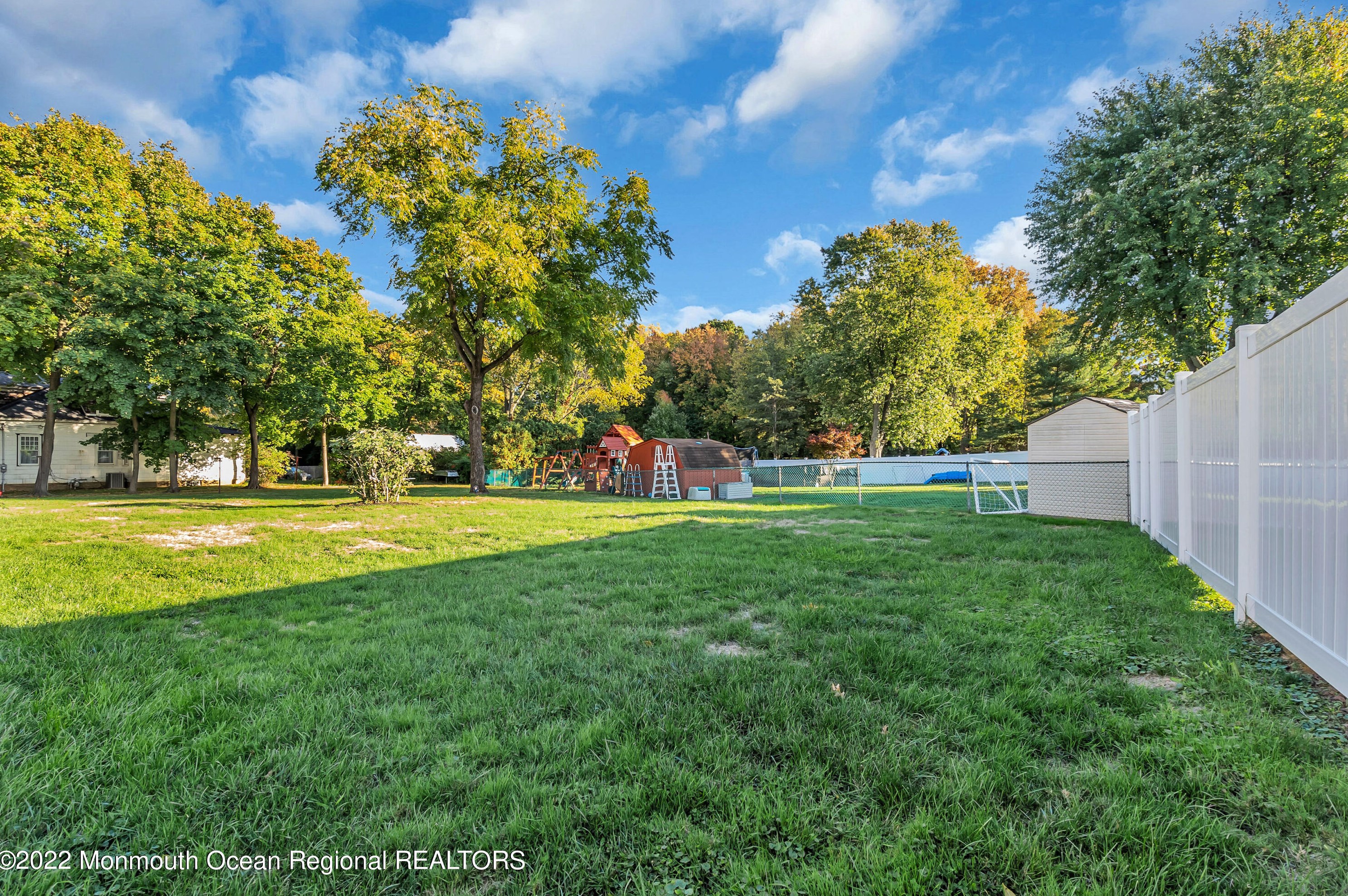 98 Aberdeen Rd, Matawan NJ 07747-2721 exterior