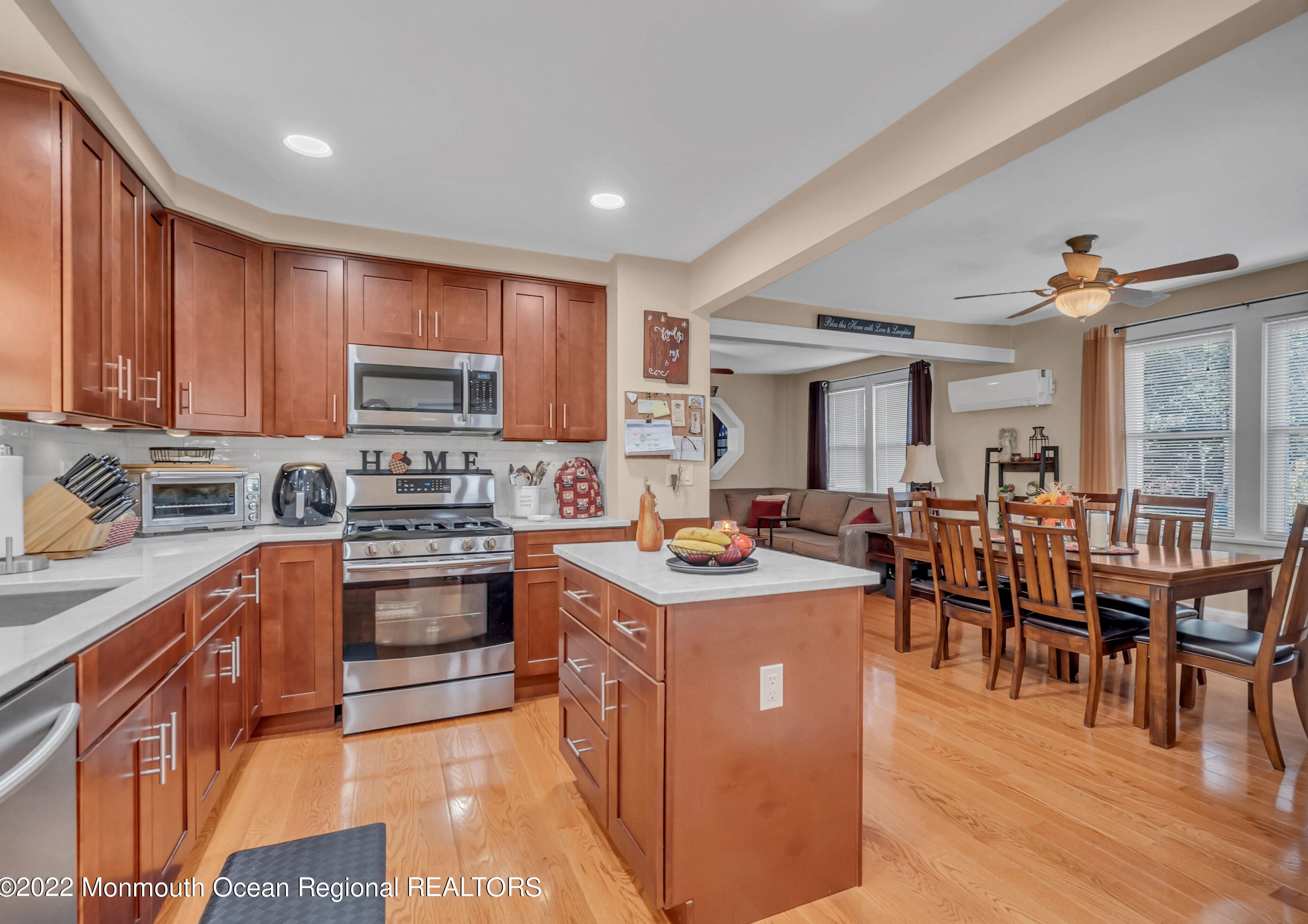 98 Aberdeen Rd, Matawan NJ 07747-2721 exterior