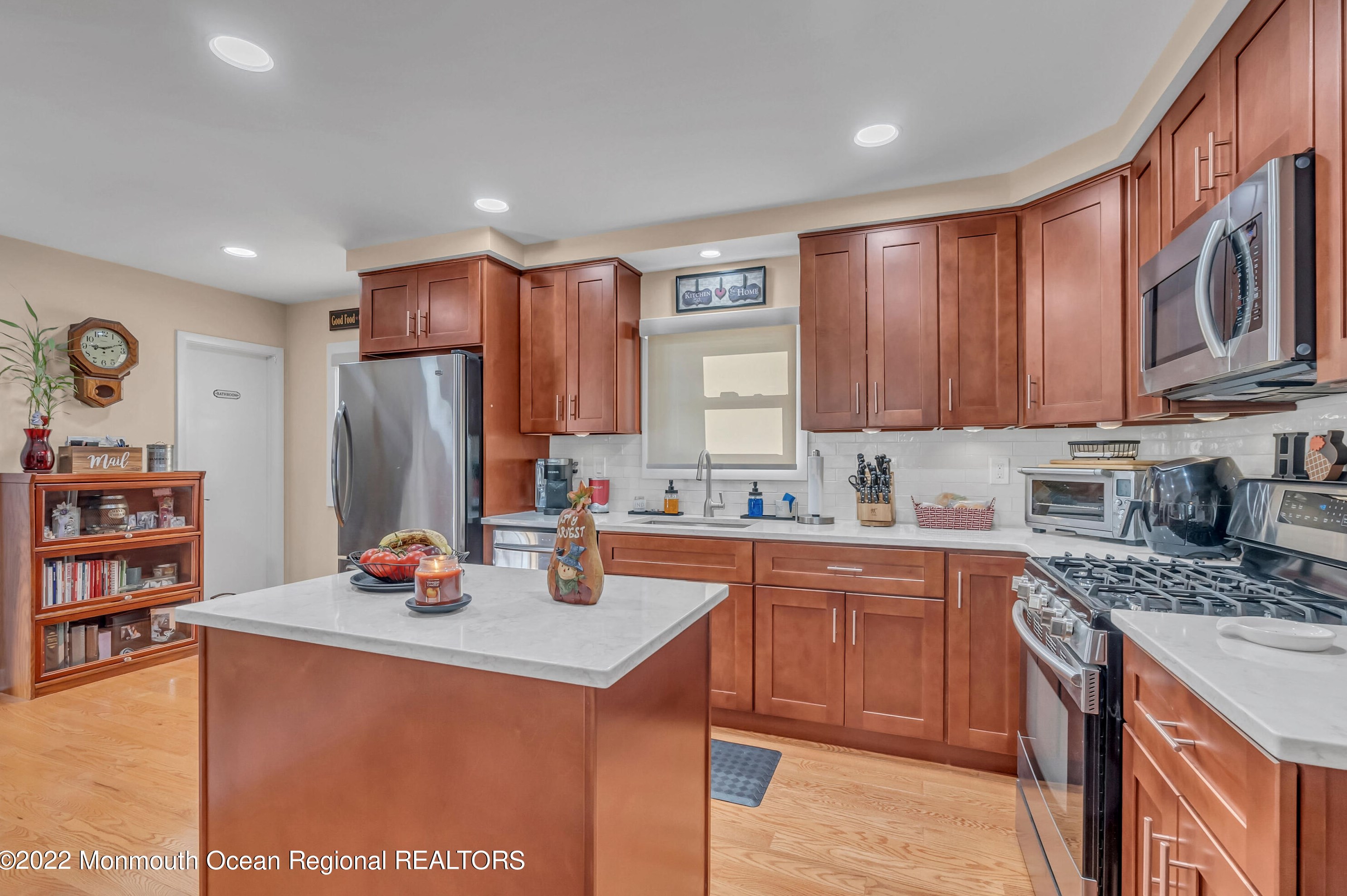 98 Aberdeen Rd, Matawan NJ 07747-2721 exterior