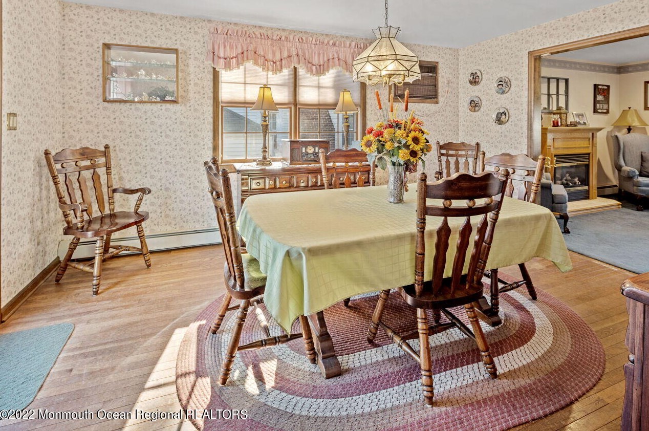 91 Ravine Dr, Matawan NJ 07747-2880 exterior