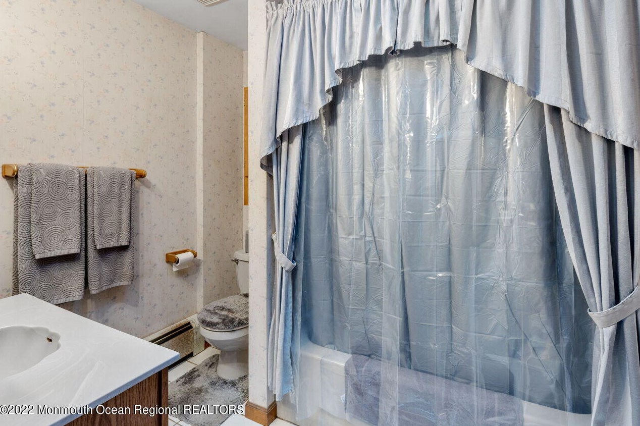 91 Ravine Dr, Matawan NJ 07747-2880 exterior