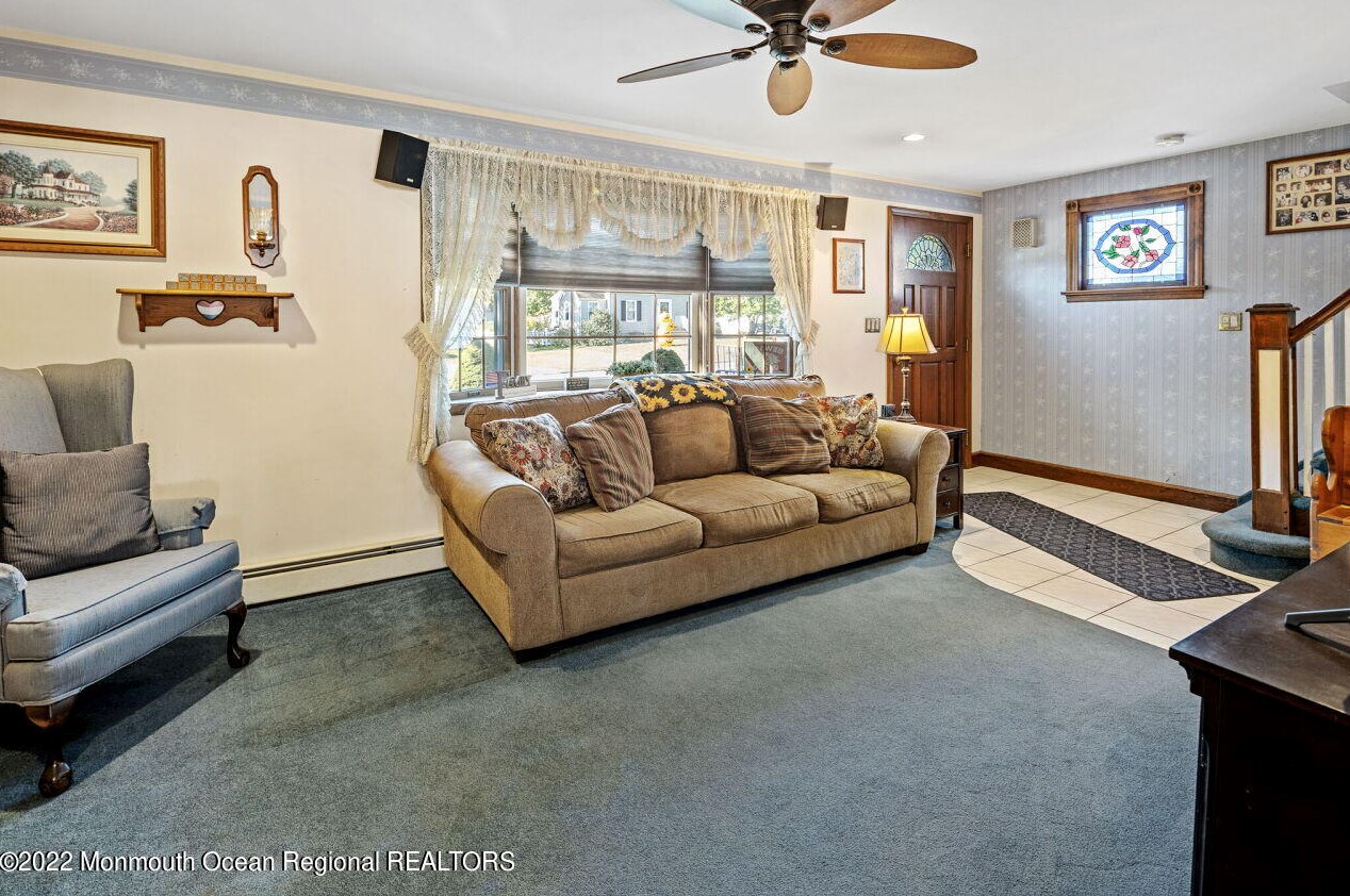 91 Ravine Dr, Matawan NJ 07747-2880 exterior