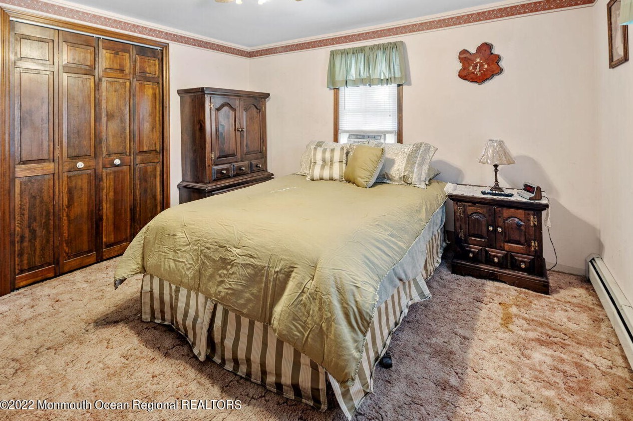 91 Ravine Dr, Matawan NJ 07747-2880 exterior