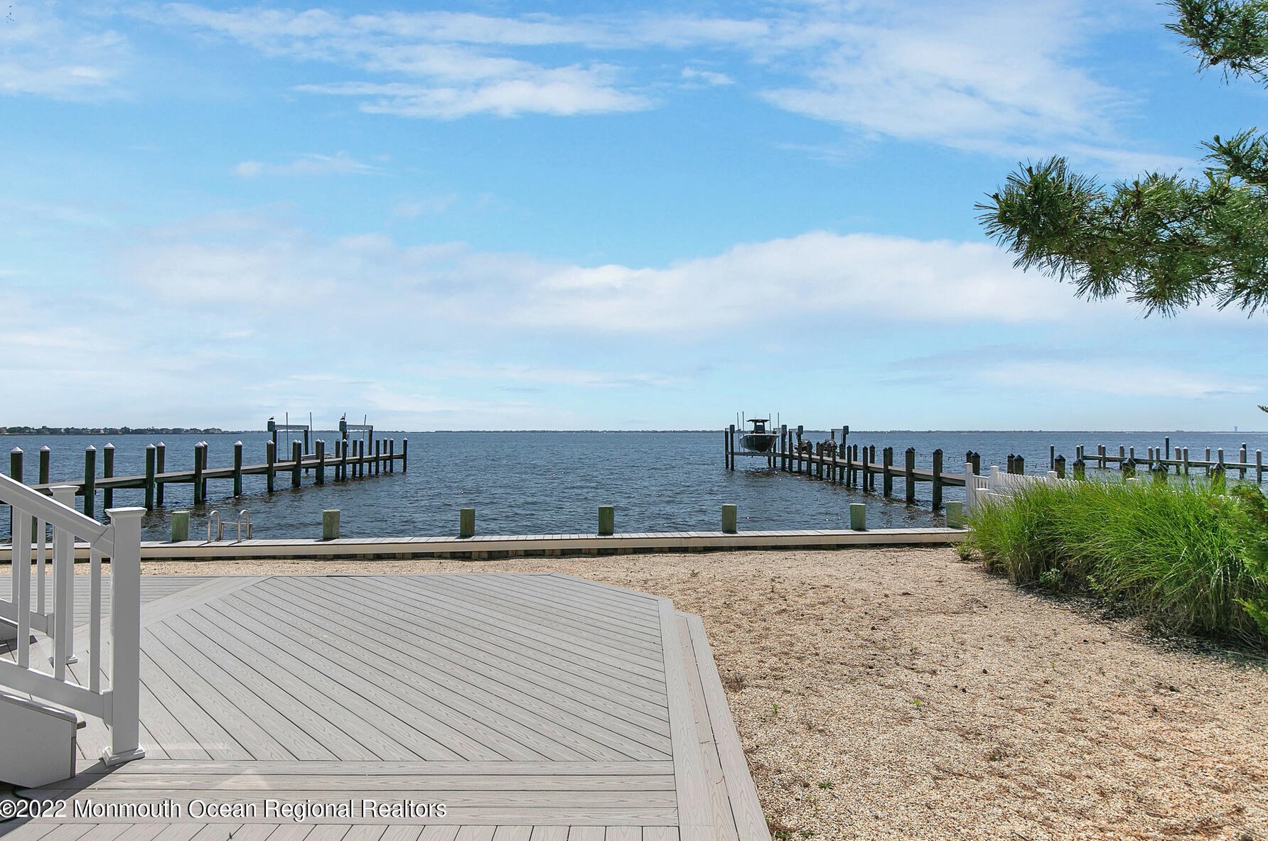 667 Bayview Dr, Toms River NJ  08753-2005 exterior