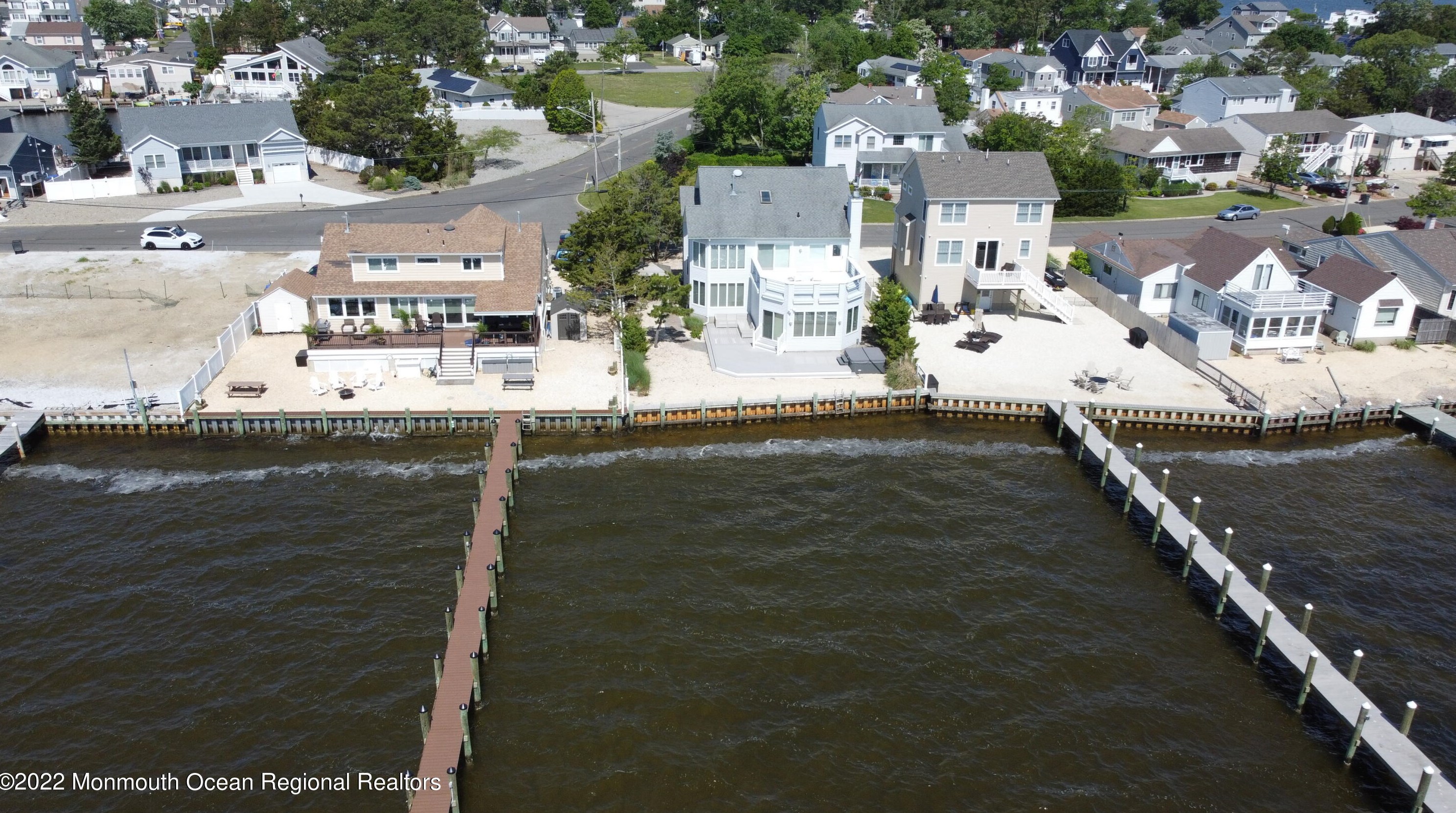 667 Bayview Dr, Toms River NJ  08753-2005 exterior
