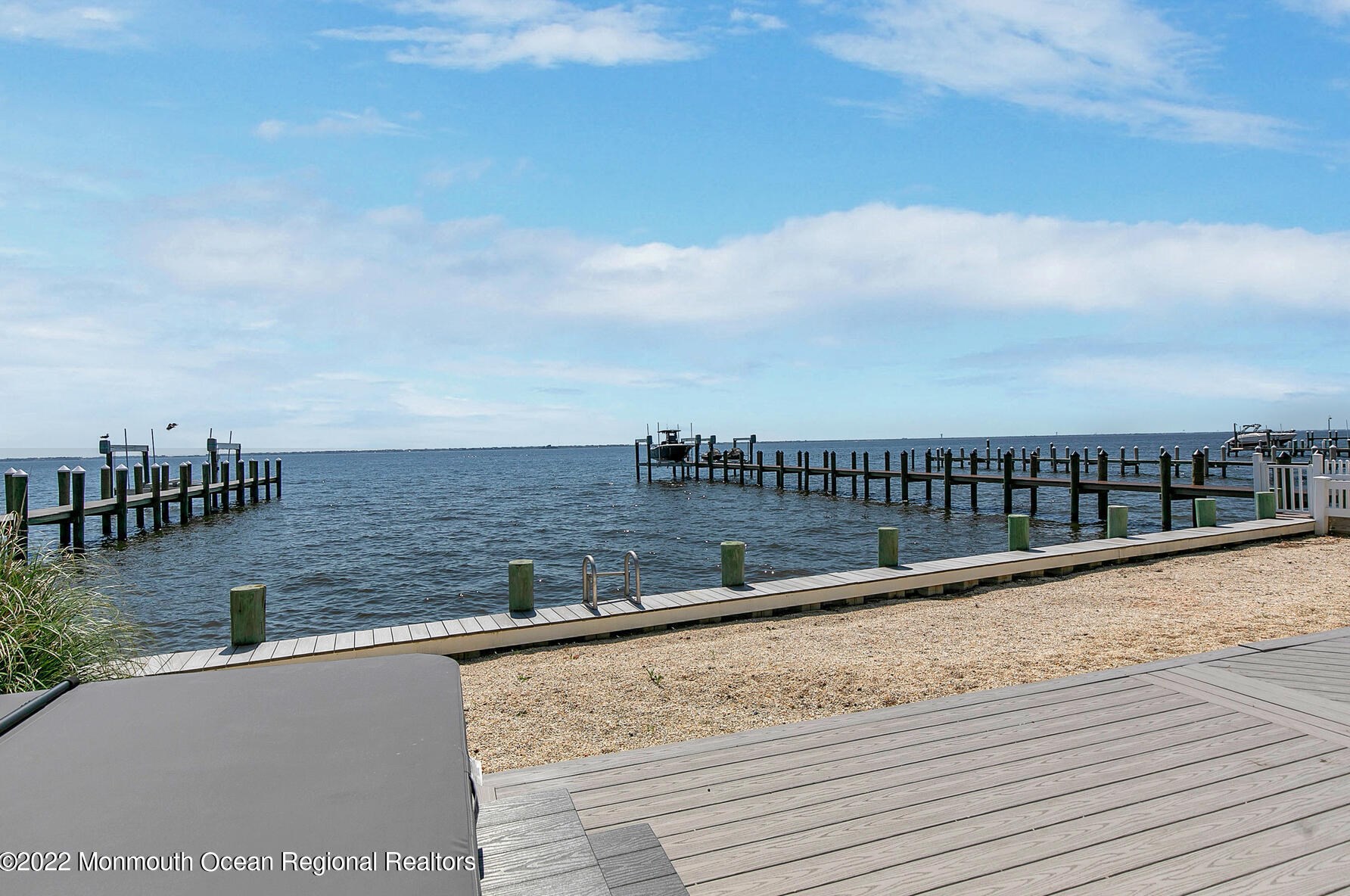 667 Bayview Dr, Toms River NJ  08753-2005 exterior