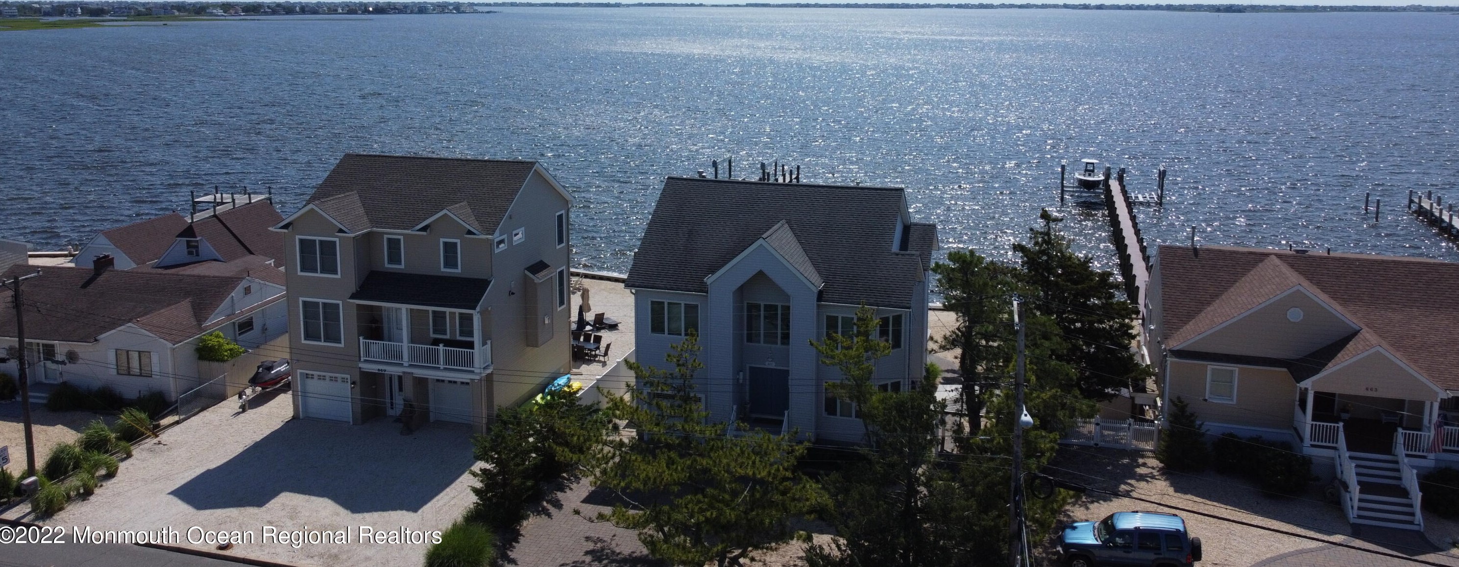 667 Bayview Dr, Toms River NJ  08753-2005 exterior