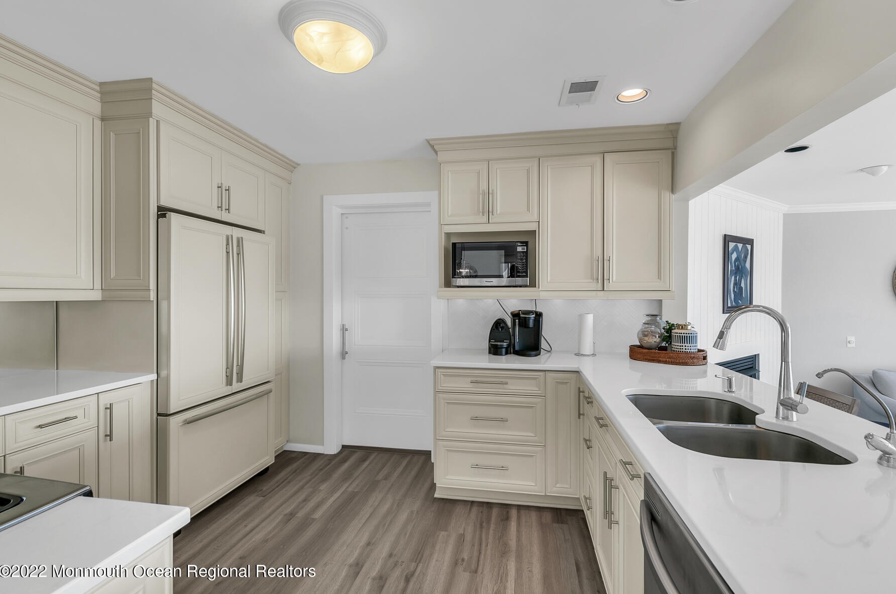 667 Bayview Dr, Toms River NJ  08753-2005 exterior