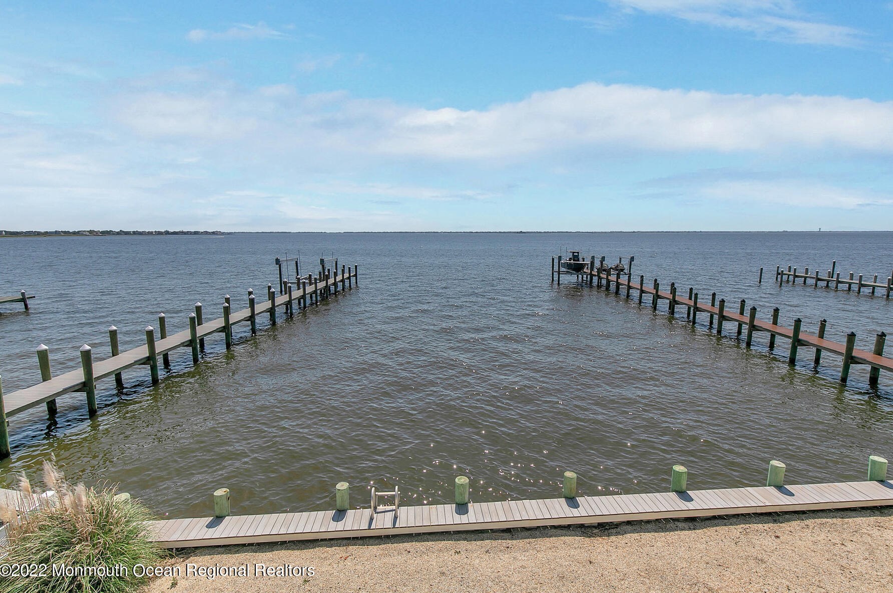 667 Bayview Dr, Toms River NJ  08753-2005 exterior
