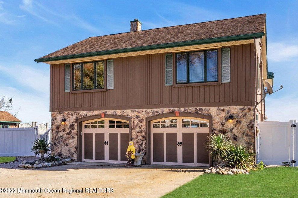 160 Country Club Blvd, Tuckerton NJ  08087-1832 exterior