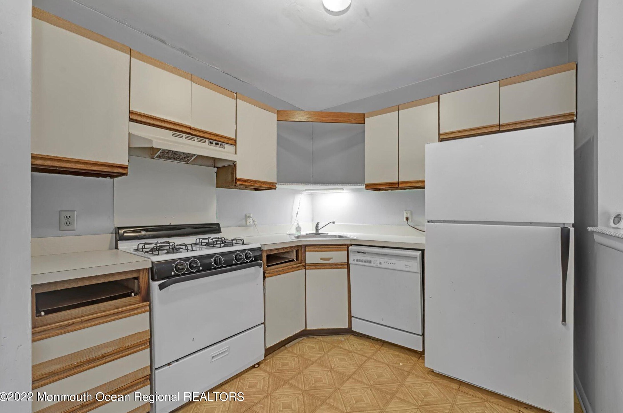 202 Winged Foot Ct, Tuckerton NJ 08087-3001 exterior