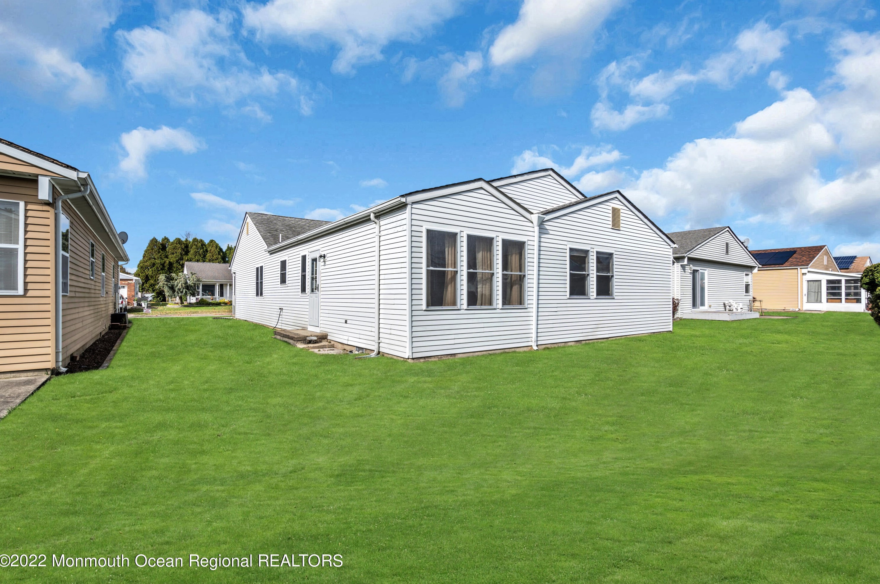 3 Tropicana Ct, Toms River NJ  08757-6445 exterior