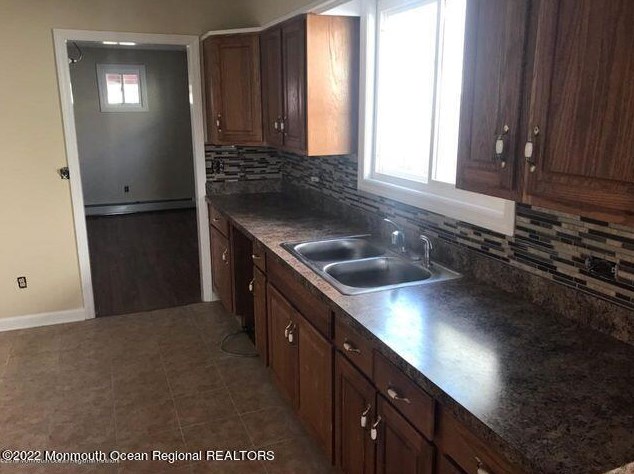 261 Seeley Ave, Ideal Beach NJ  07734-1143 exterior