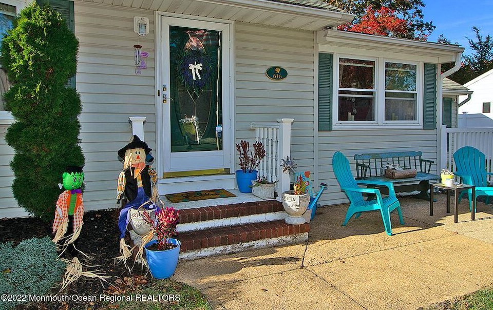 616 Cable Ave, Beachwood NJ  08722-3638 exterior