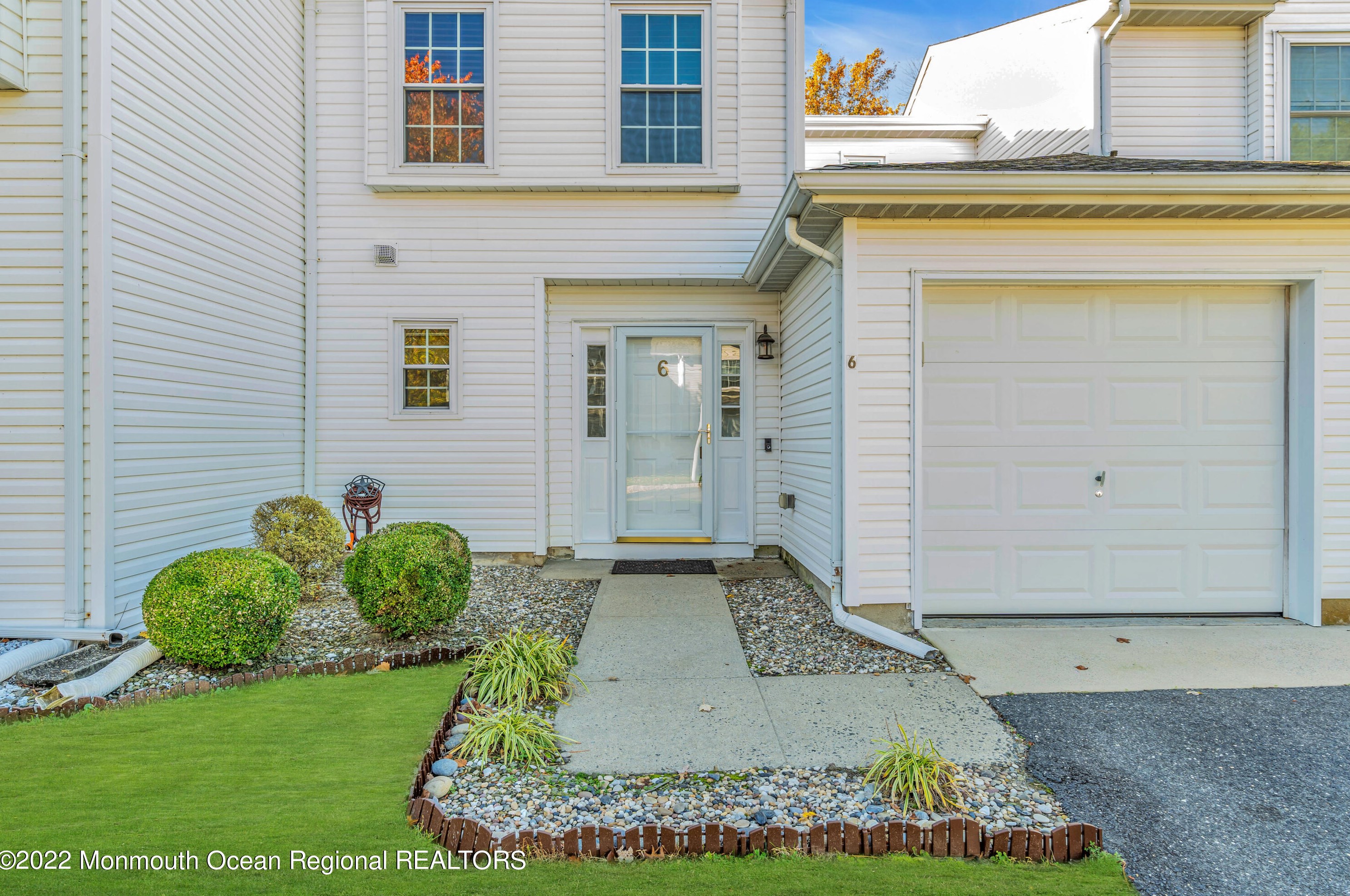 6 Pointe Cir, Wall Township NJ  07753-7933 exterior